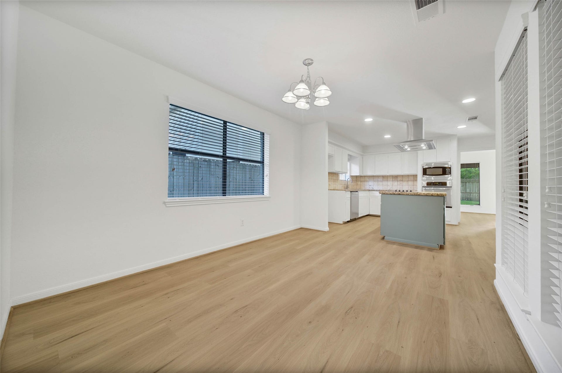 813 E Green Belt Drive, Sugar Land, TX 77498 813 E Green Belt Drive, Sugar Land, TX 77498