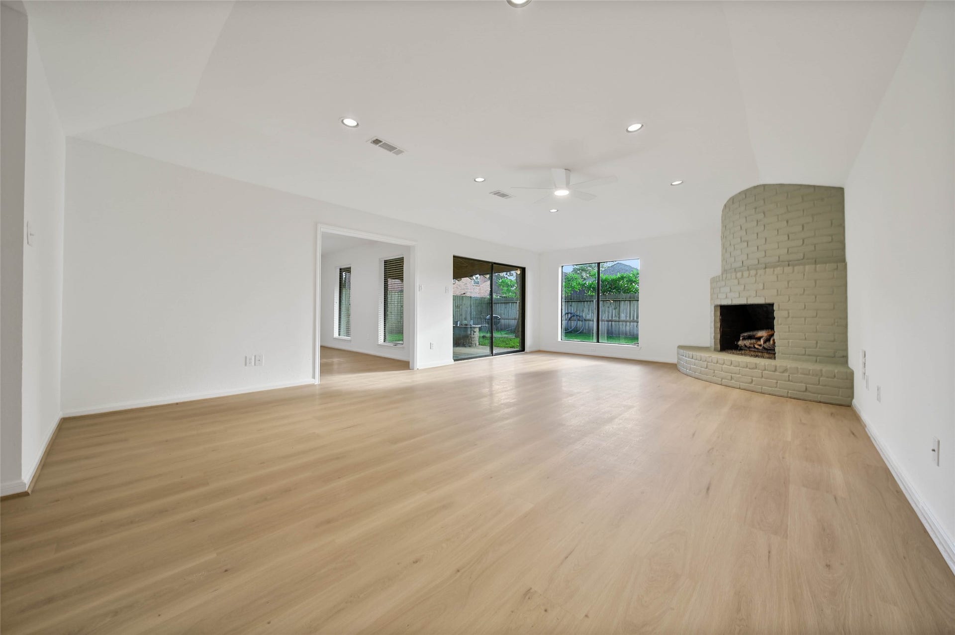 813 E Green Belt Drive, Sugar Land, TX 77498 813 E Green Belt Drive, Sugar Land, TX 77498