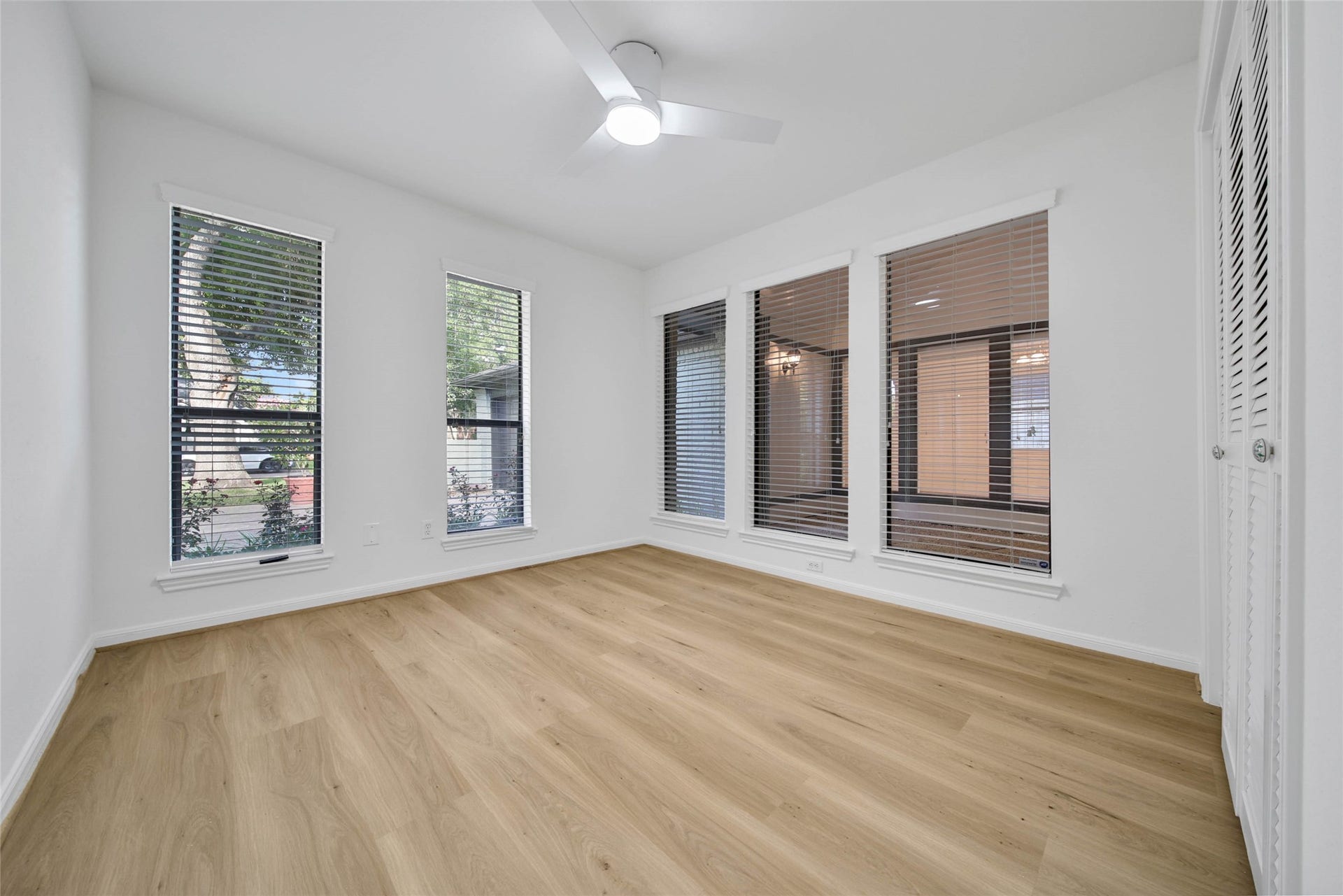 813 E Green Belt Drive, Sugar Land, TX 77498 813 E Green Belt Drive, Sugar Land, TX 77498