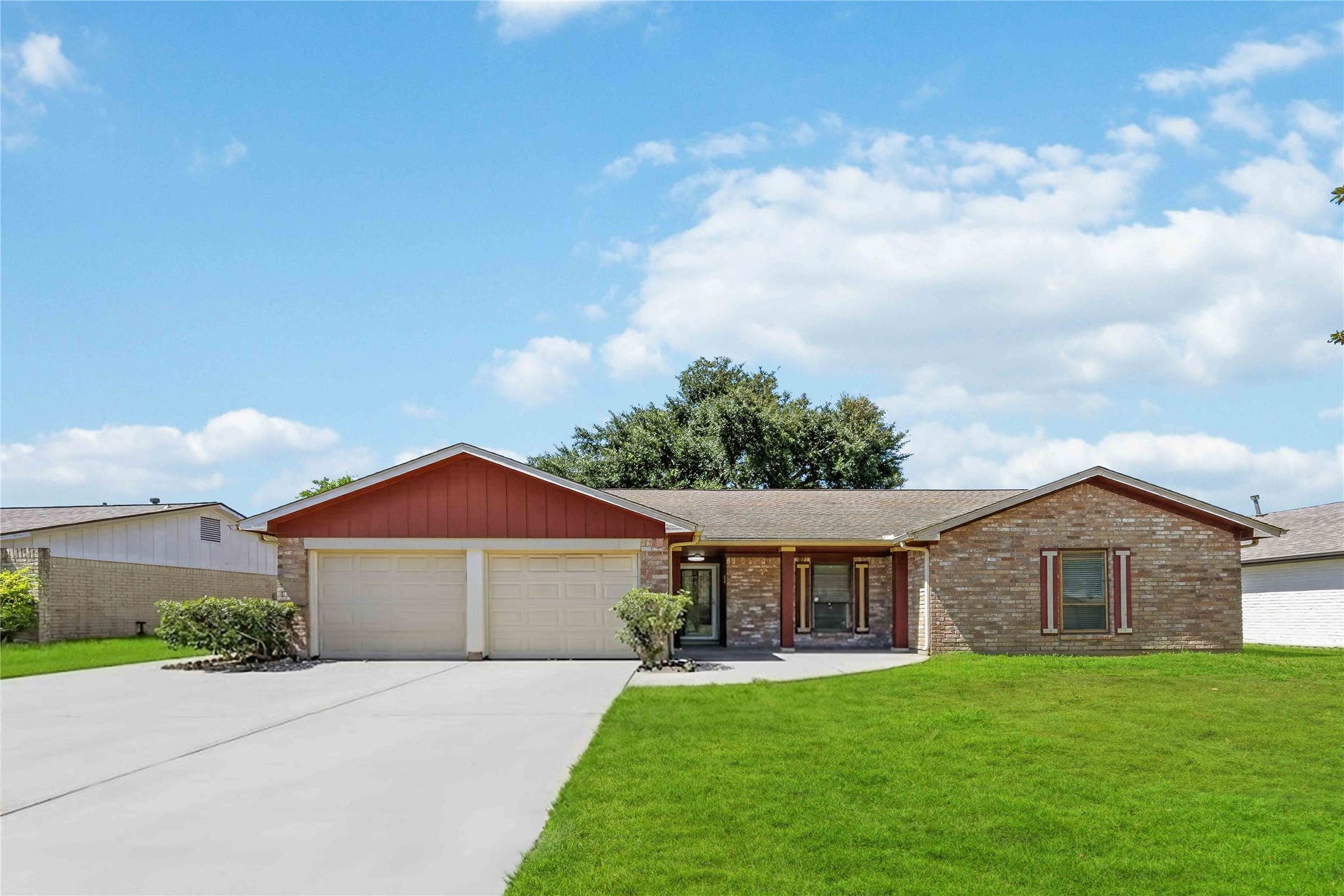 6810 Mccullum Road, Houston, TX 77489 Welcome Home!