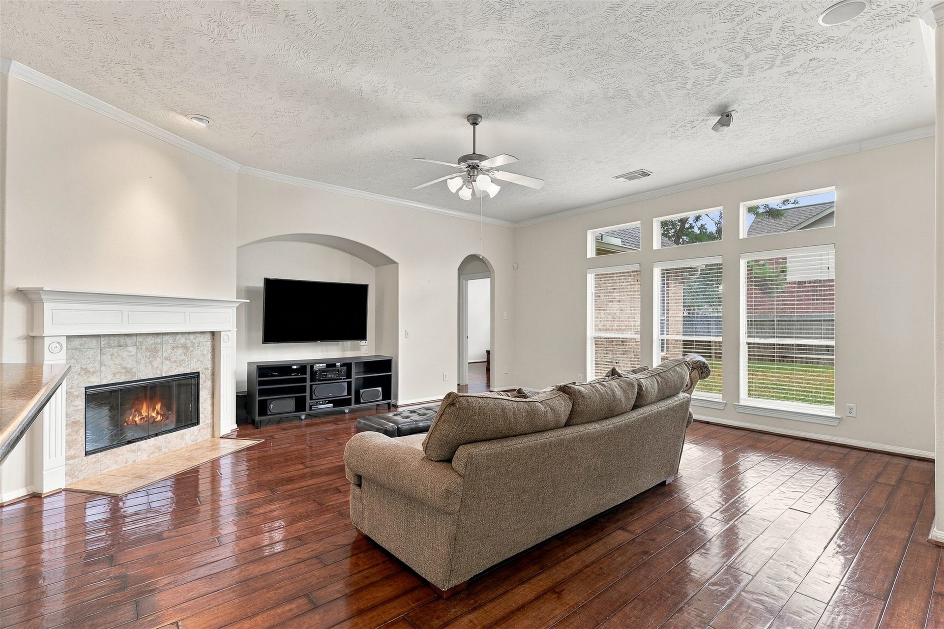 6522 Pine Reserve Drive, Spring, TX 77389 Enjoy serene backyard views from the inviting living room.