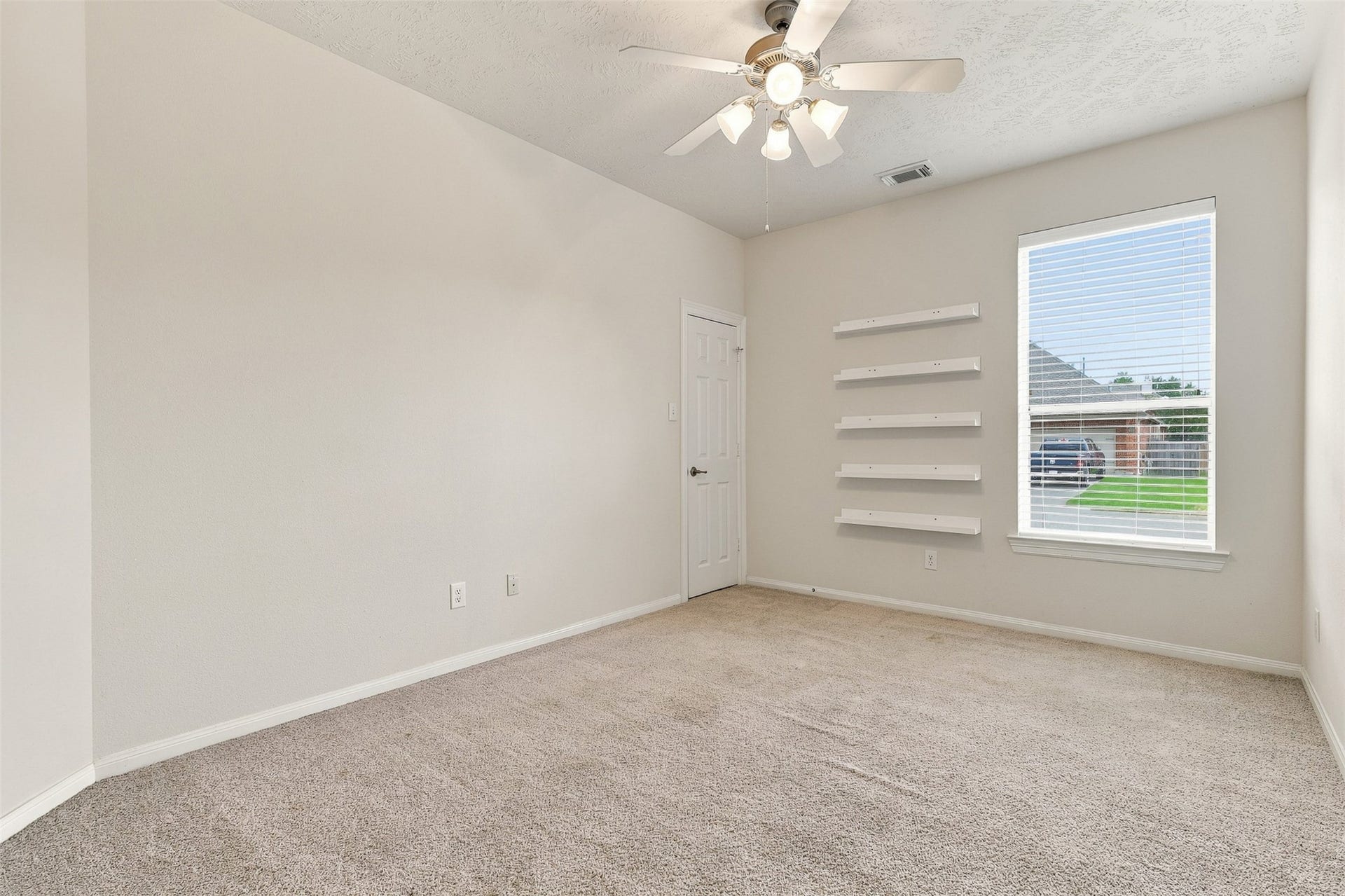 6522 Pine Reserve Drive, Spring, TX 77389 Cozy secondary bedroom with ample natural light and convenient built-in shelving.