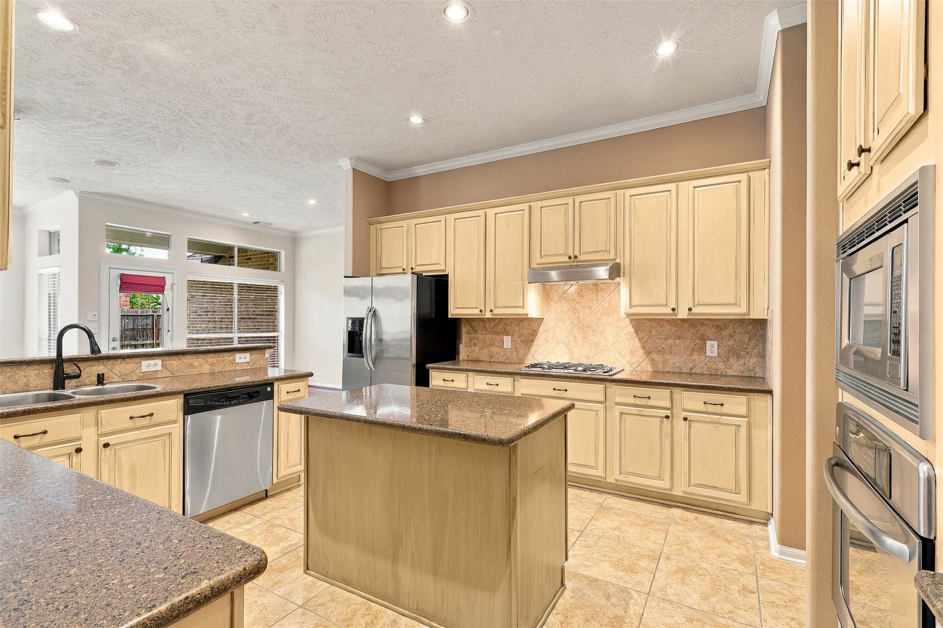 6522 Pine Reserve Drive, Spring, TX 77389 Another view of the kitchen.