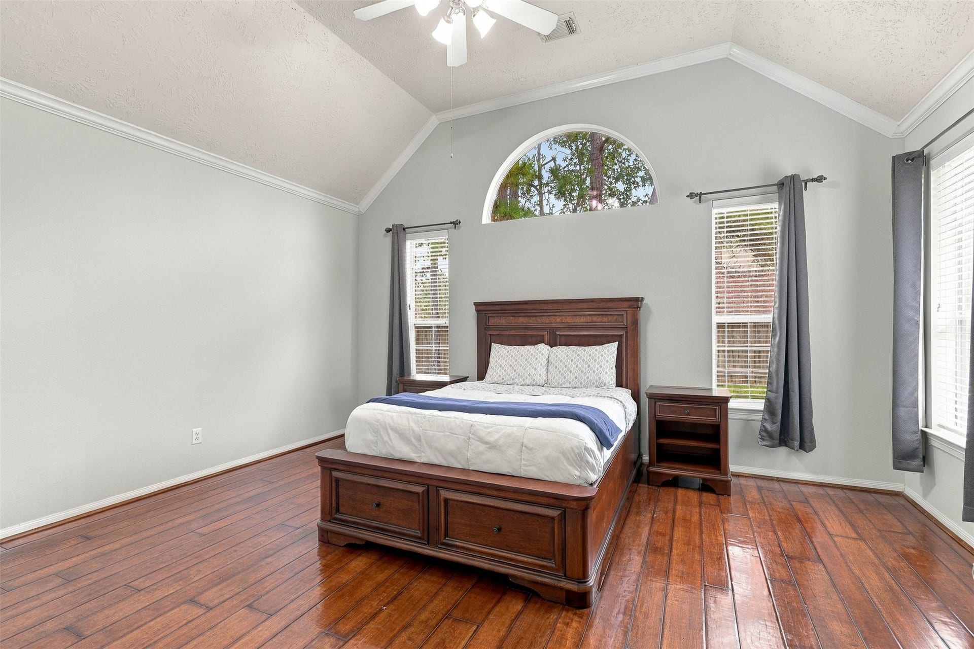 6522 Pine Reserve Drive, Spring, TX 77389 Expansive primary suite with abundant natural light.