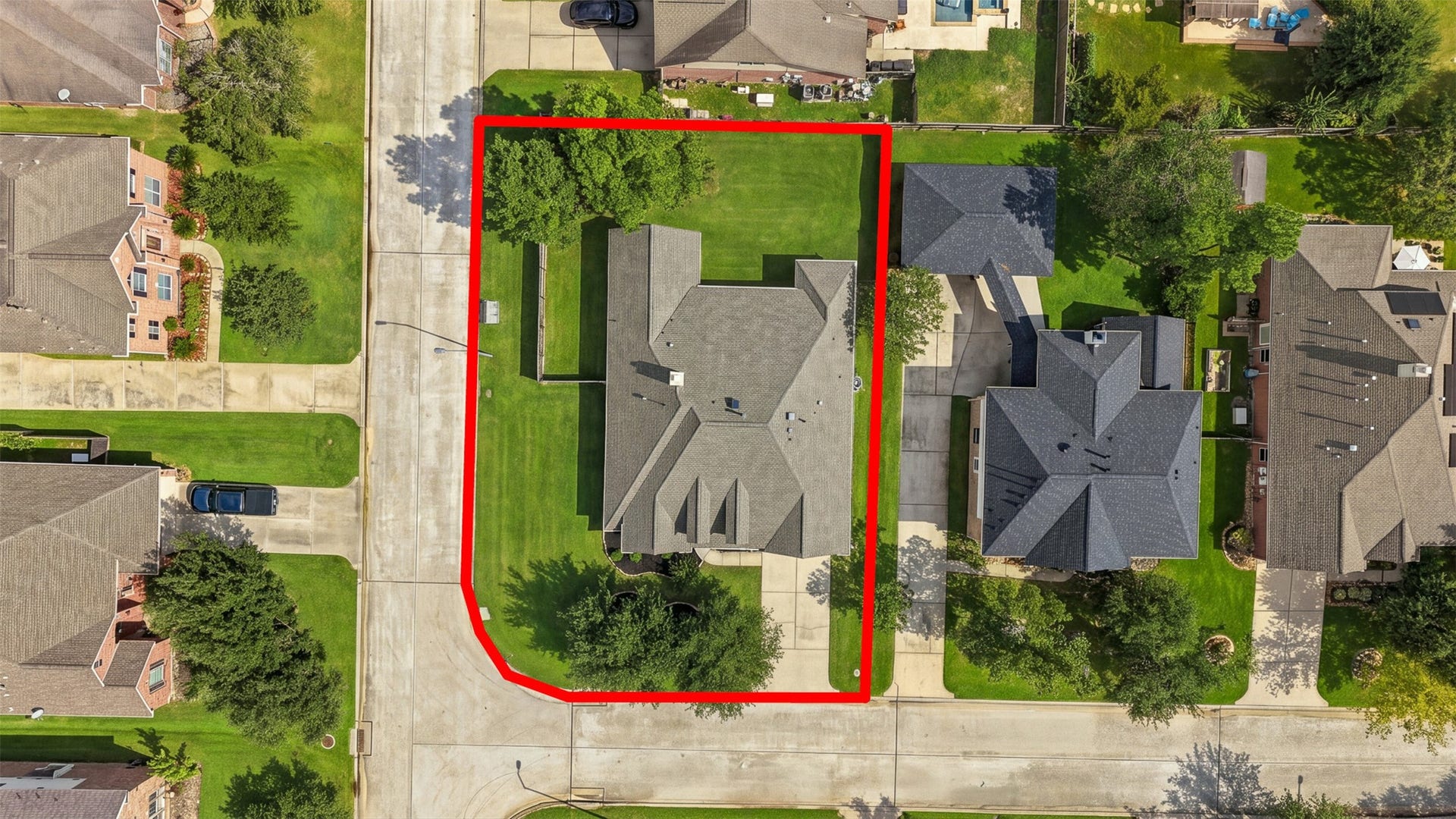 6522 Pine Reserve Drive, Spring, TX 77389 This home is well-positioned on an expansive corner lot.