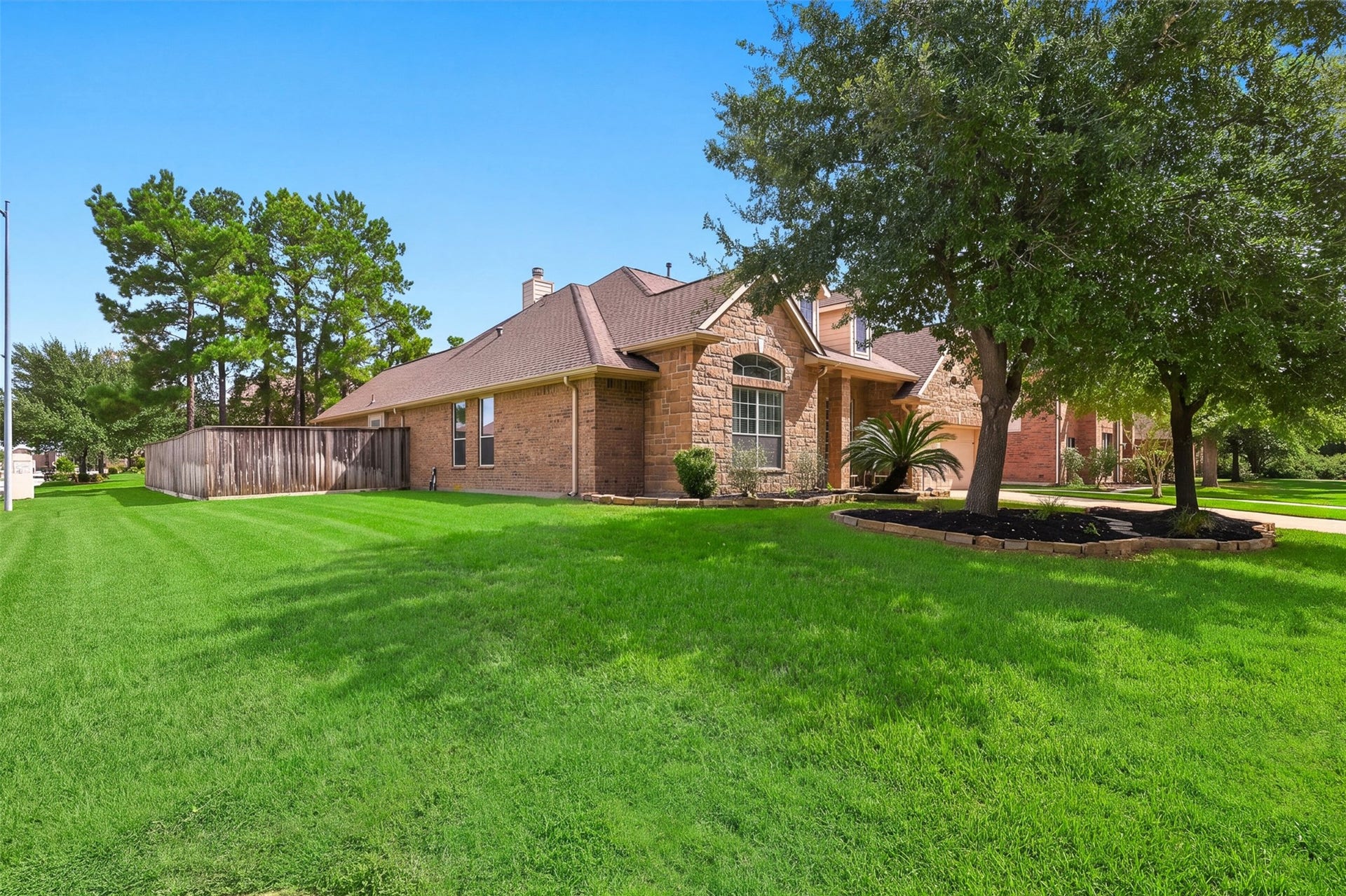 6522 Pine Reserve Drive, Spring, TX 77389 Expansive side yard offers easy access to the mailbox just steps away.
