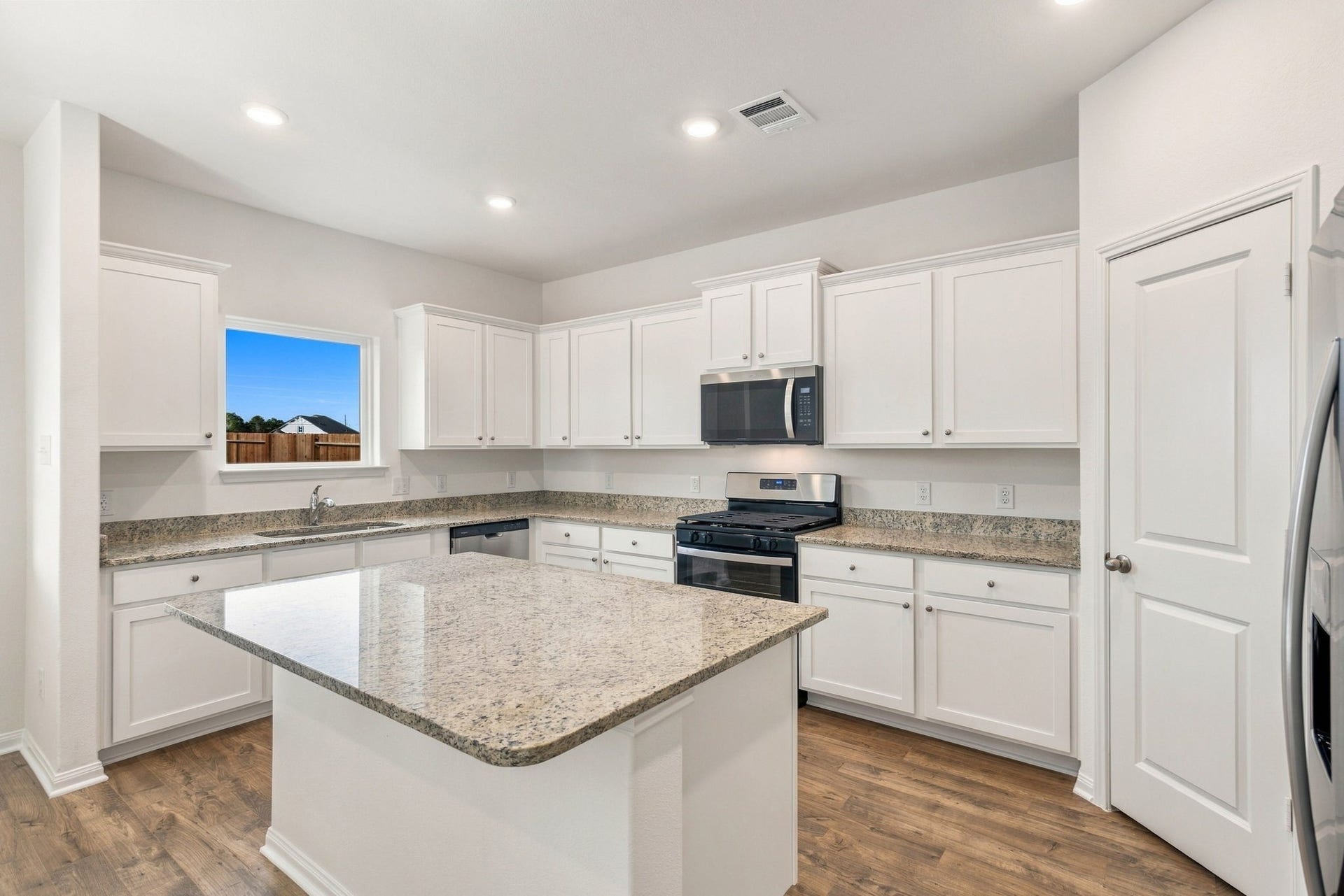 8818 New Jade Drive, Iowa Colony, TX 77583
