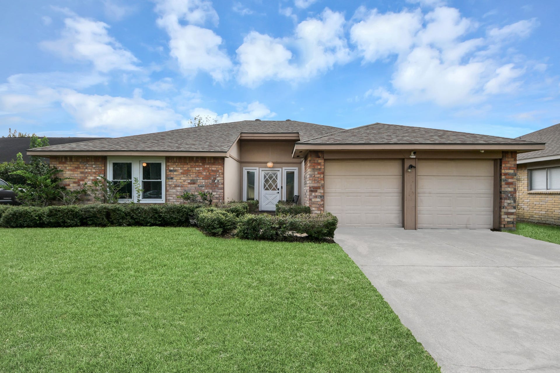 2519 Colonial Ridge Drive, Friendswood, TX 77546 2519 Colonial Ridge Drive, Friendswood, TX 77546