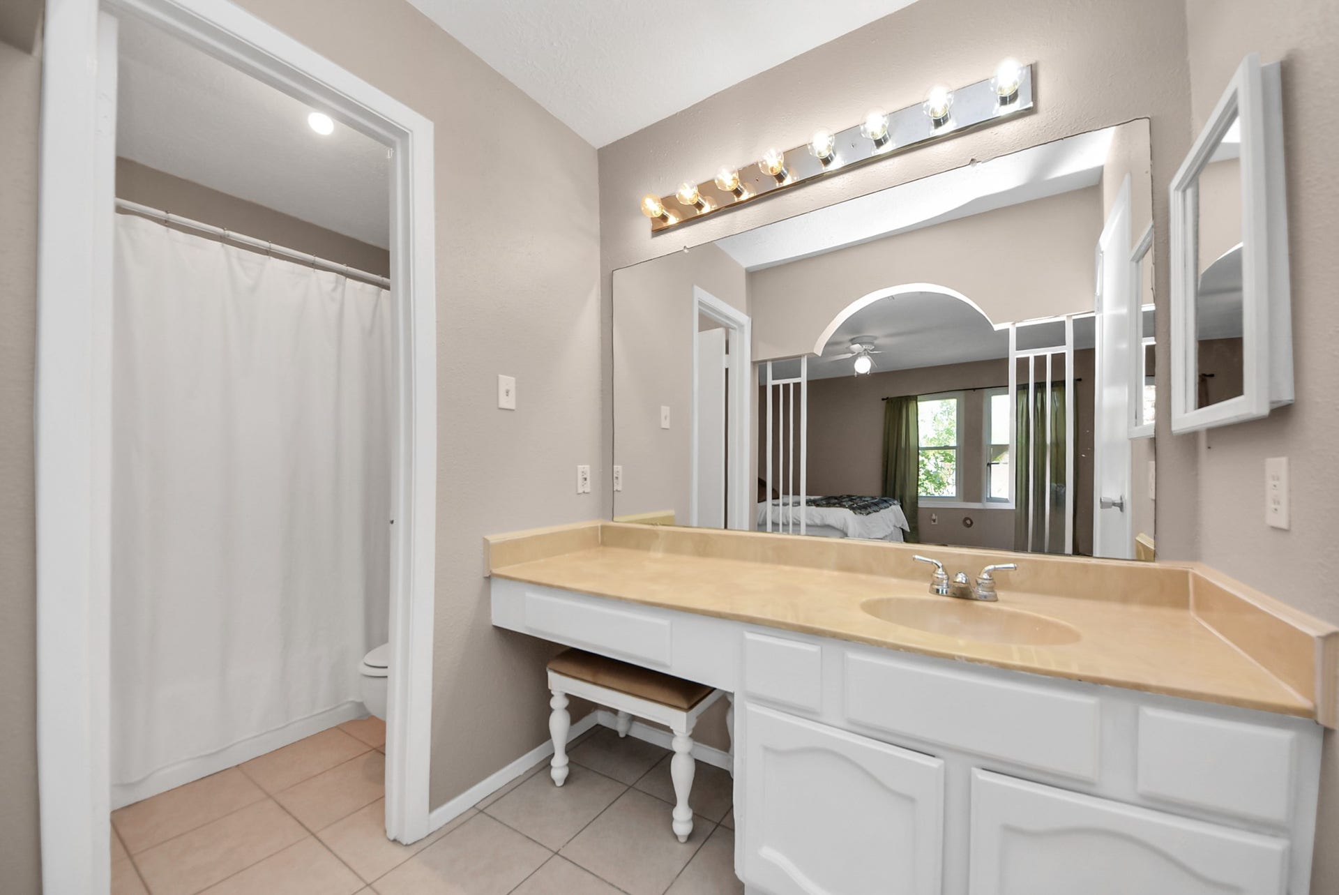 2519 Colonial Ridge Drive, Friendswood, TX 77546 2519 Colonial Ridge Drive, Friendswood, TX 77546