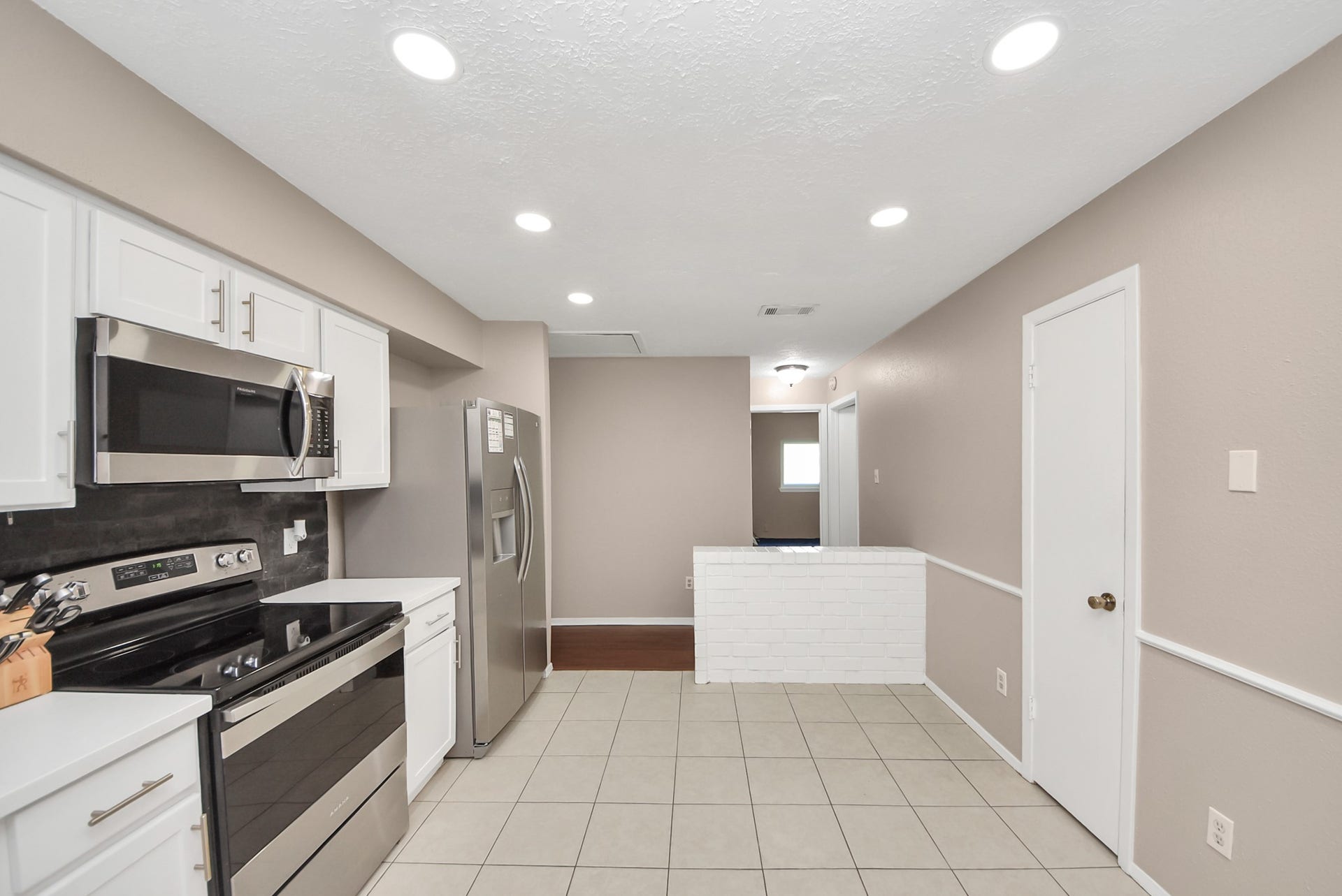 2519 Colonial Ridge Drive, Friendswood, TX 77546 2519 Colonial Ridge Drive, Friendswood, TX 77546