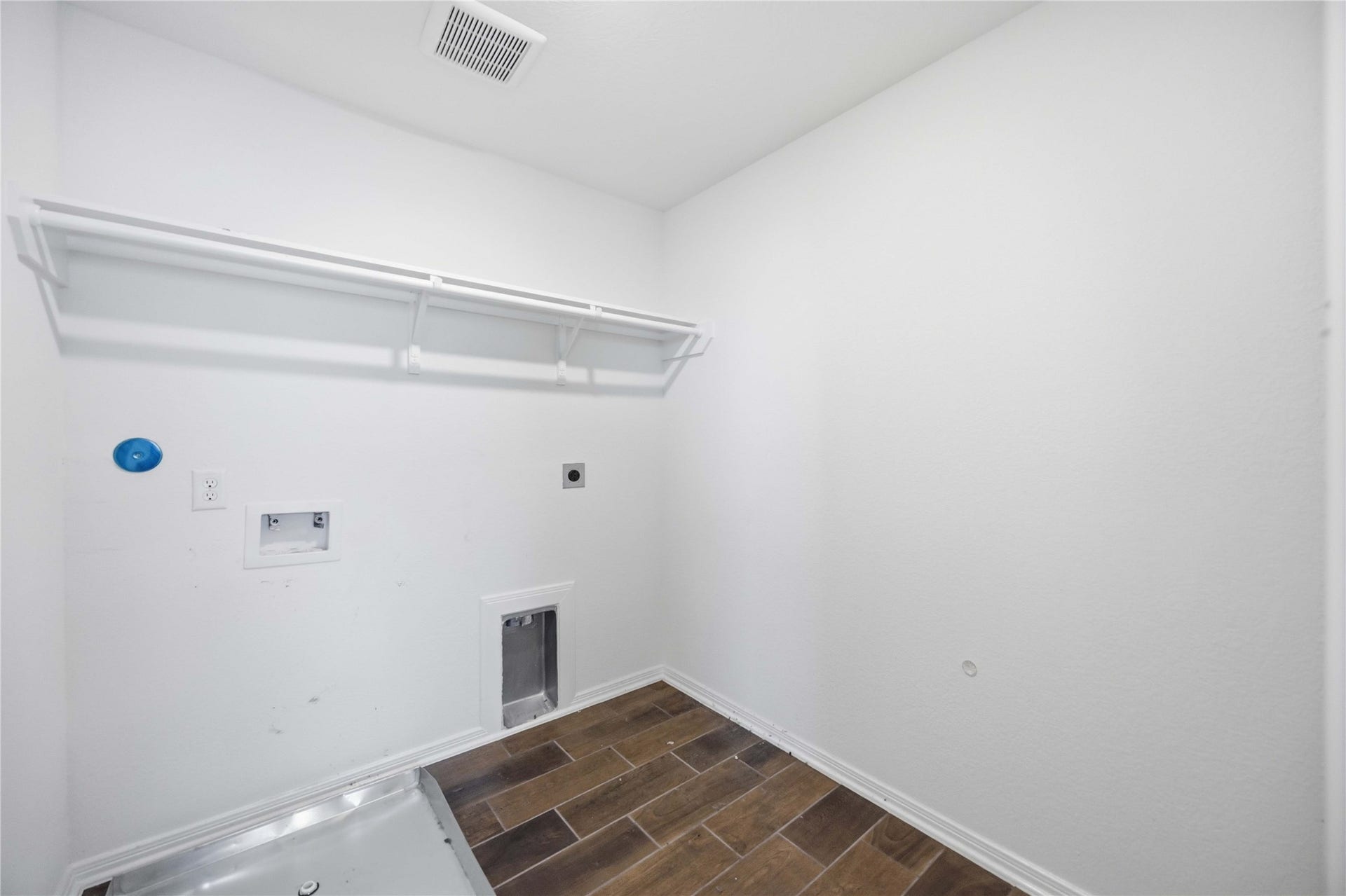 2111 Katalonia Lane, Fresno, TX 77545 Laundry Room