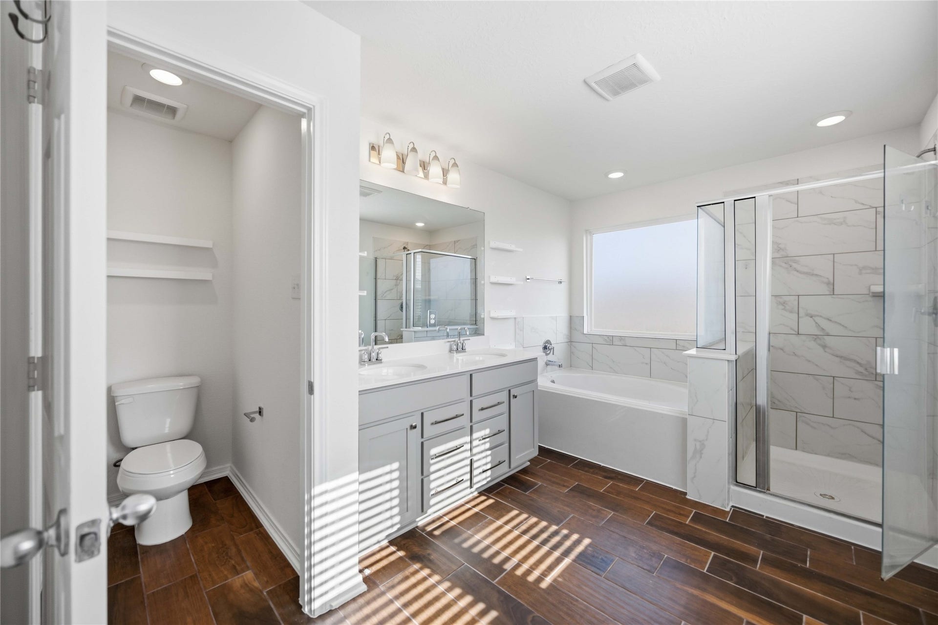 2111 Katalonia Lane, Fresno, TX 77545 Primary Bathroom