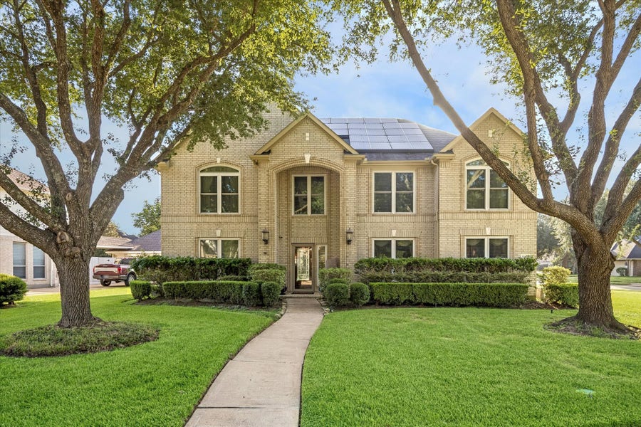 Property photo for 13602 Laurel Terrace Lane, Sugar Land, TX