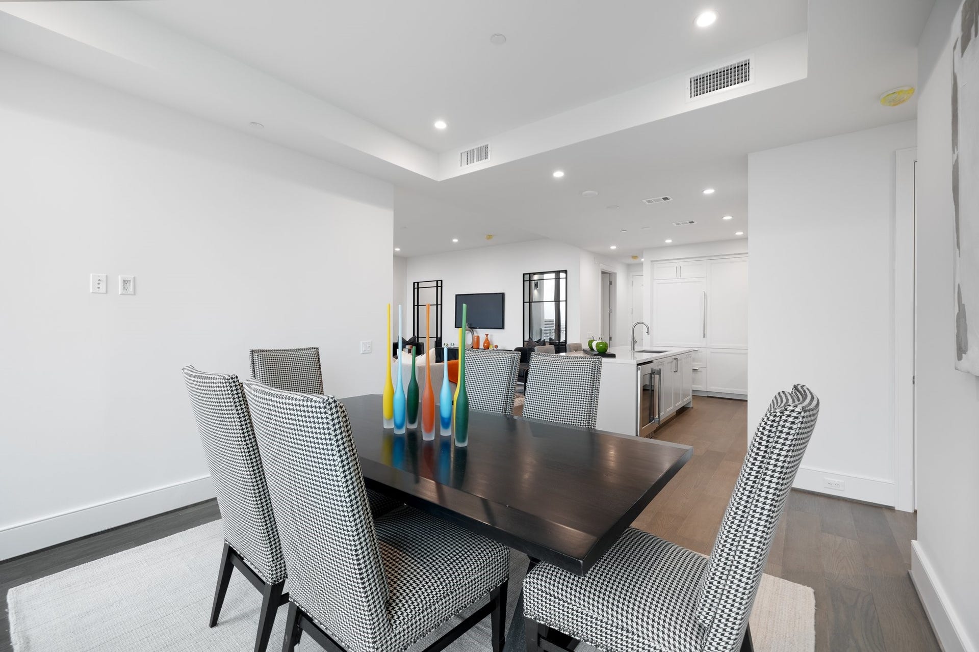 5656 San Felipe Street, #1403, Houston, TX 77056 Dining area. Photos are of a similar unit with the same floor plan