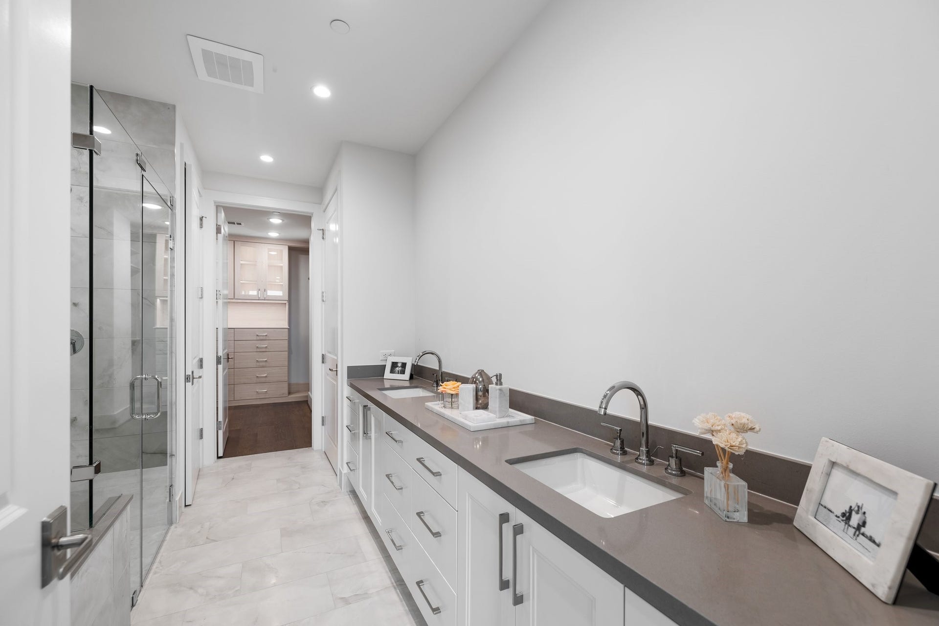 5656 San Felipe Street, #1403, Houston, TX 77056 Primary bathroom featuring dual sinks, walk in shower and tub. Photos are of a similar unit with the same floor plan