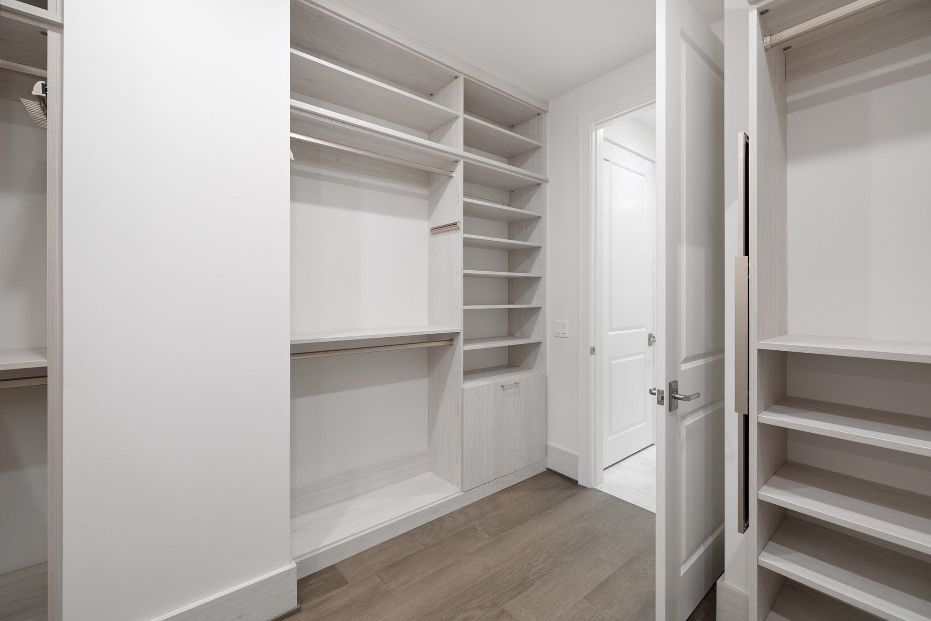 5656 San Felipe Street, #1403, Houston, TX 77056 Alternate view of the closet. Photos are of a similar unit with the same floor plan