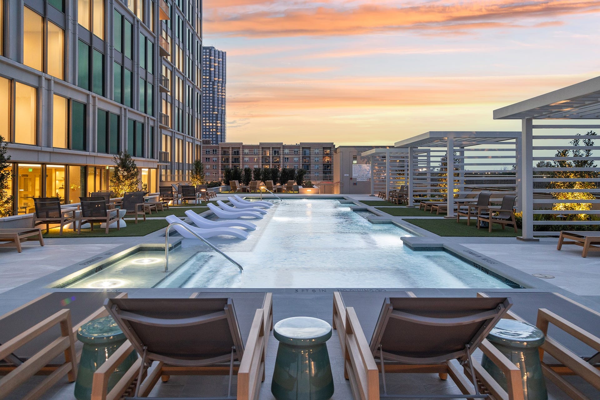 5656 San Felipe Street, #1403, Houston, TX 77056 Around the pool, lounge chairs, a long tanning shelf, conversation areas and cabanas suit every mood and outdoor need.
