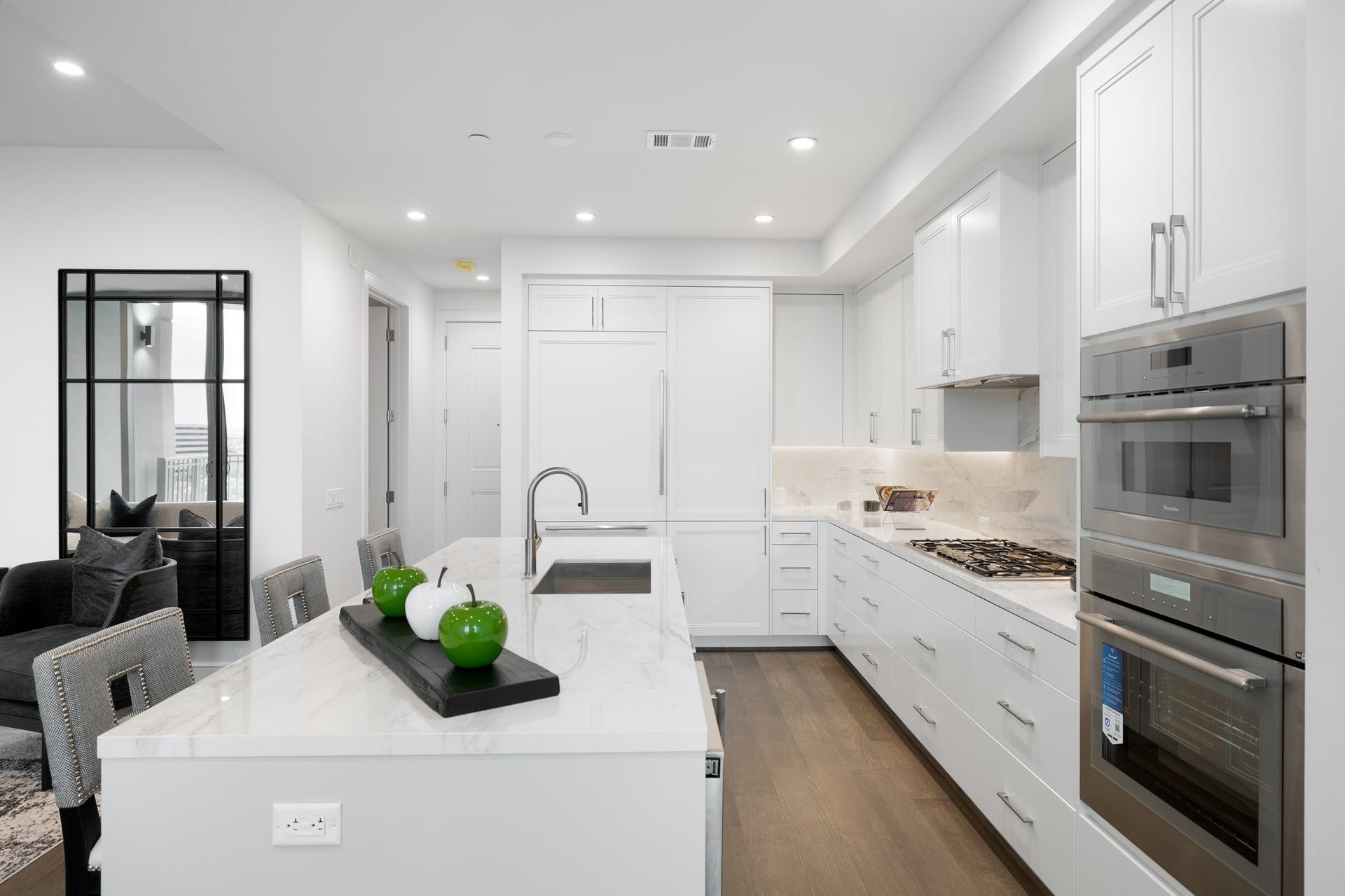 5656 San Felipe Street, #1403, Houston, TX 77056 A large island with waterfall edges offers ample prep space and casual seating. Photos are of a similar unit with the same floor plan