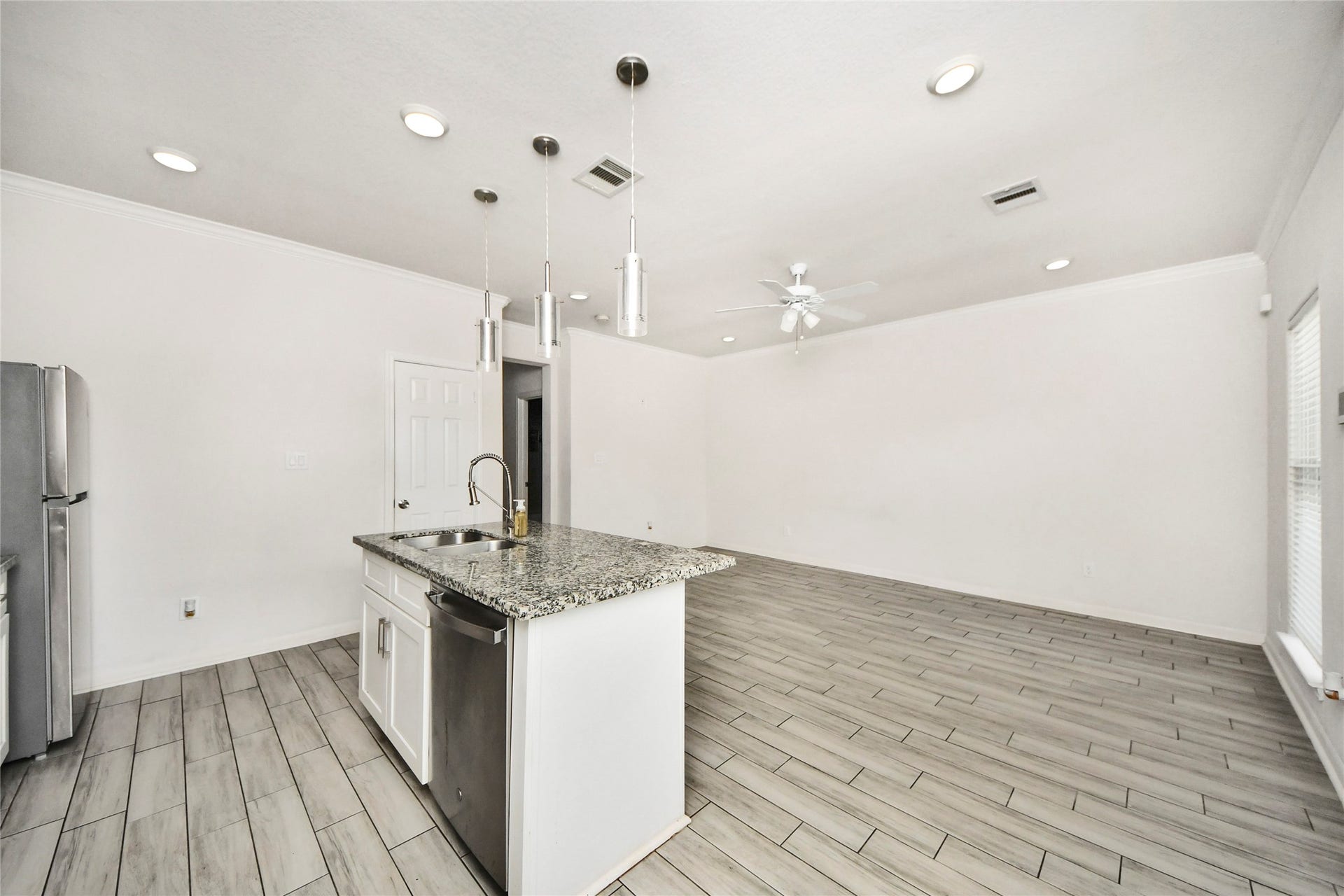 7980 Ethel Street, #A/B, Houston, TX 77028 7980 Ethel Street, #A/B, Houston, TX 77028