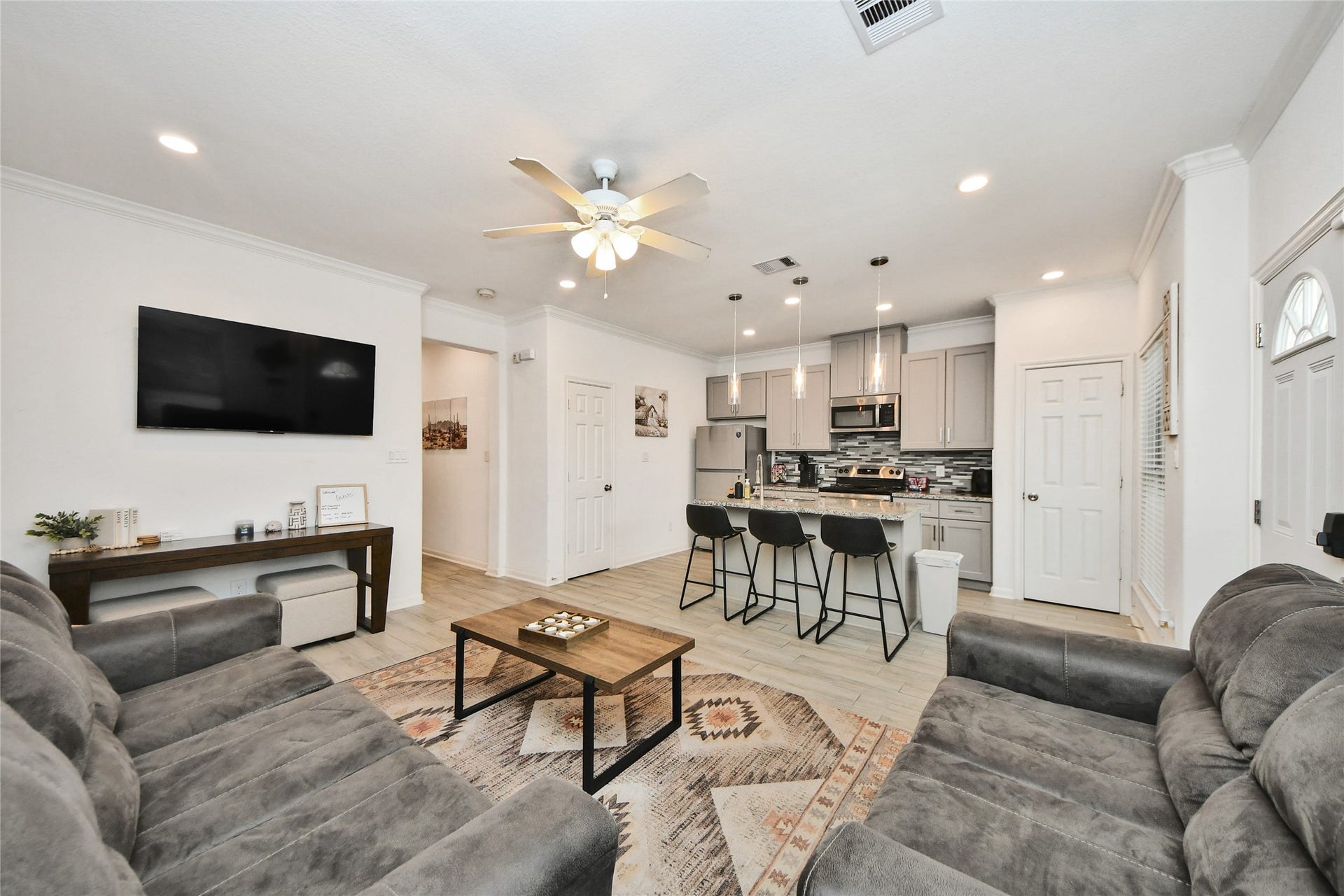 7980 Ethel Street, #A/B, Houston, TX 77028 7980 Ethel Street, #A/B, Houston, TX 77028
