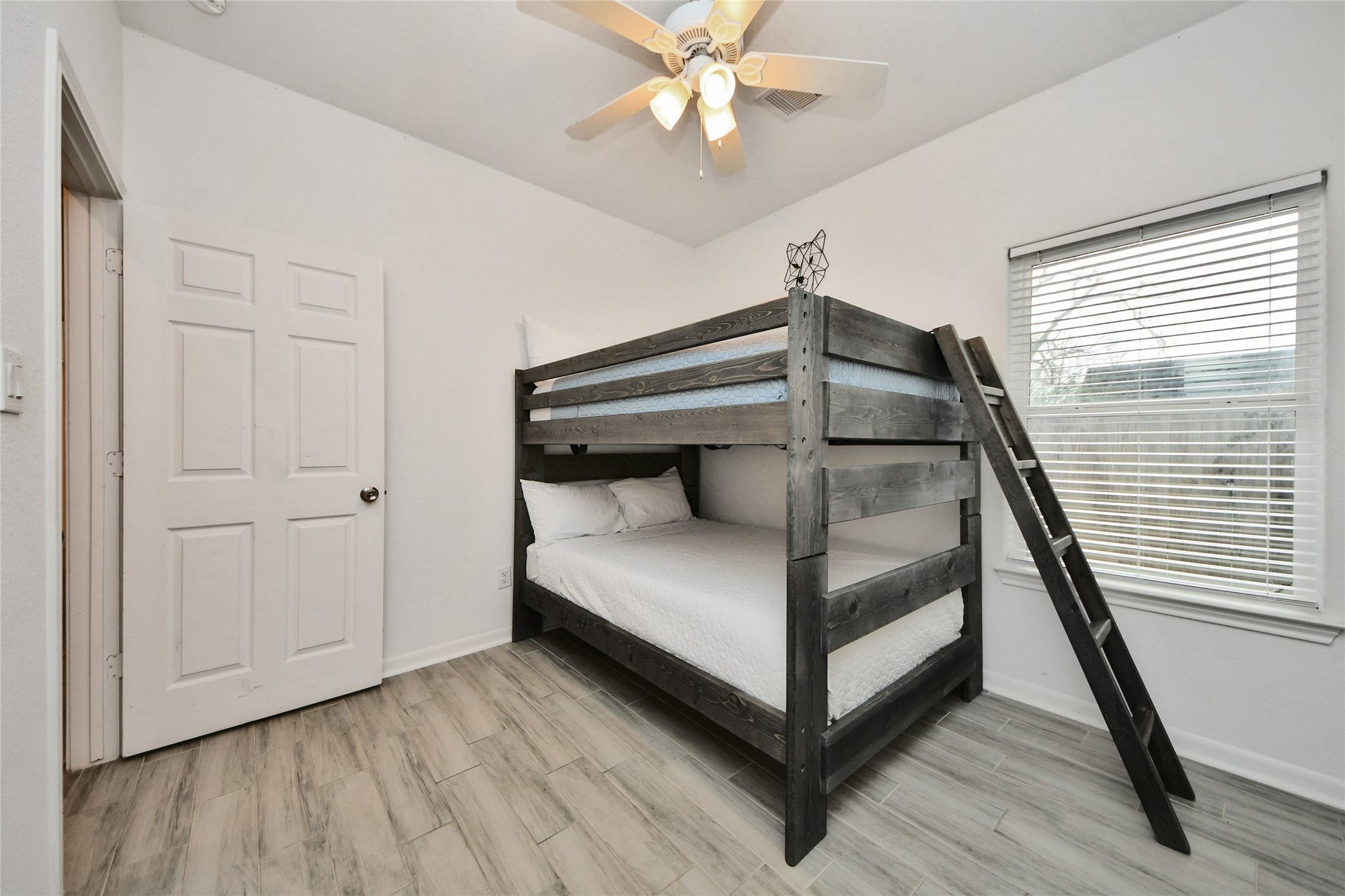 7980 Ethel Street, #A/B, Houston, TX 77028 7980 Ethel Street, #A/B, Houston, TX 77028