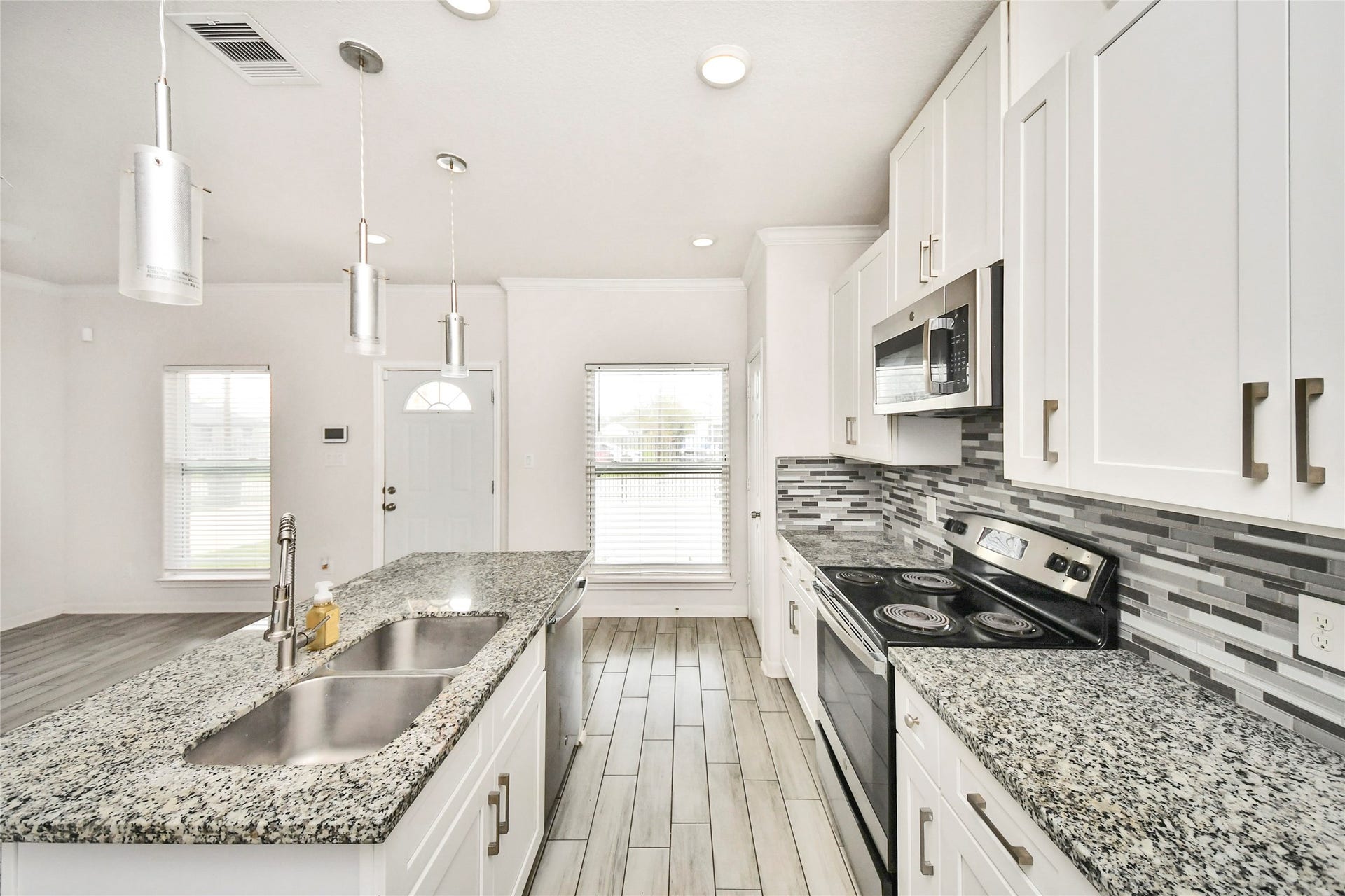 7980 Ethel Street, #A/B, Houston, TX 77028 7980 Ethel Street, #A/B, Houston, TX 77028