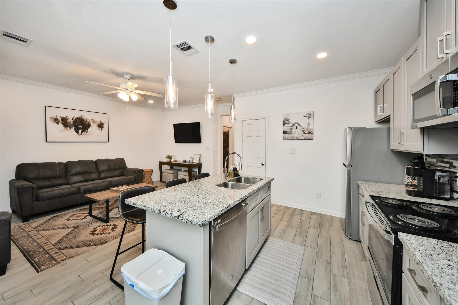 7980 Ethel Street, #A/B, Houston, TX 77028 7980 Ethel Street, #A/B, Houston, TX 77028