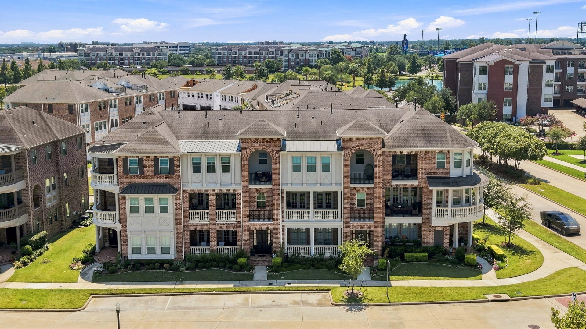 183 Grace Point Drive, Sugar Land, TX 77498 LOCATION, LOCATION! Near Imperial Market, Constellation Field, Sugar Land Town Square, Talyard Brewery, Space themed Galaxy Park, St Lukes Hospital, Methodist Hospital, Wholefoods and so much more! Near Hwys 59, 90, 99 & the beltway!