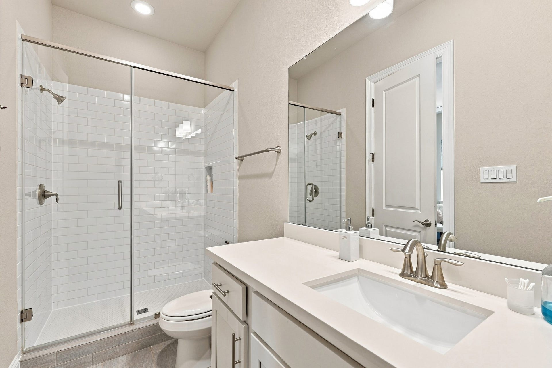 183 Grace Point Drive, Sugar Land, TX 77498 Shower bathroom for a secondary bedroom