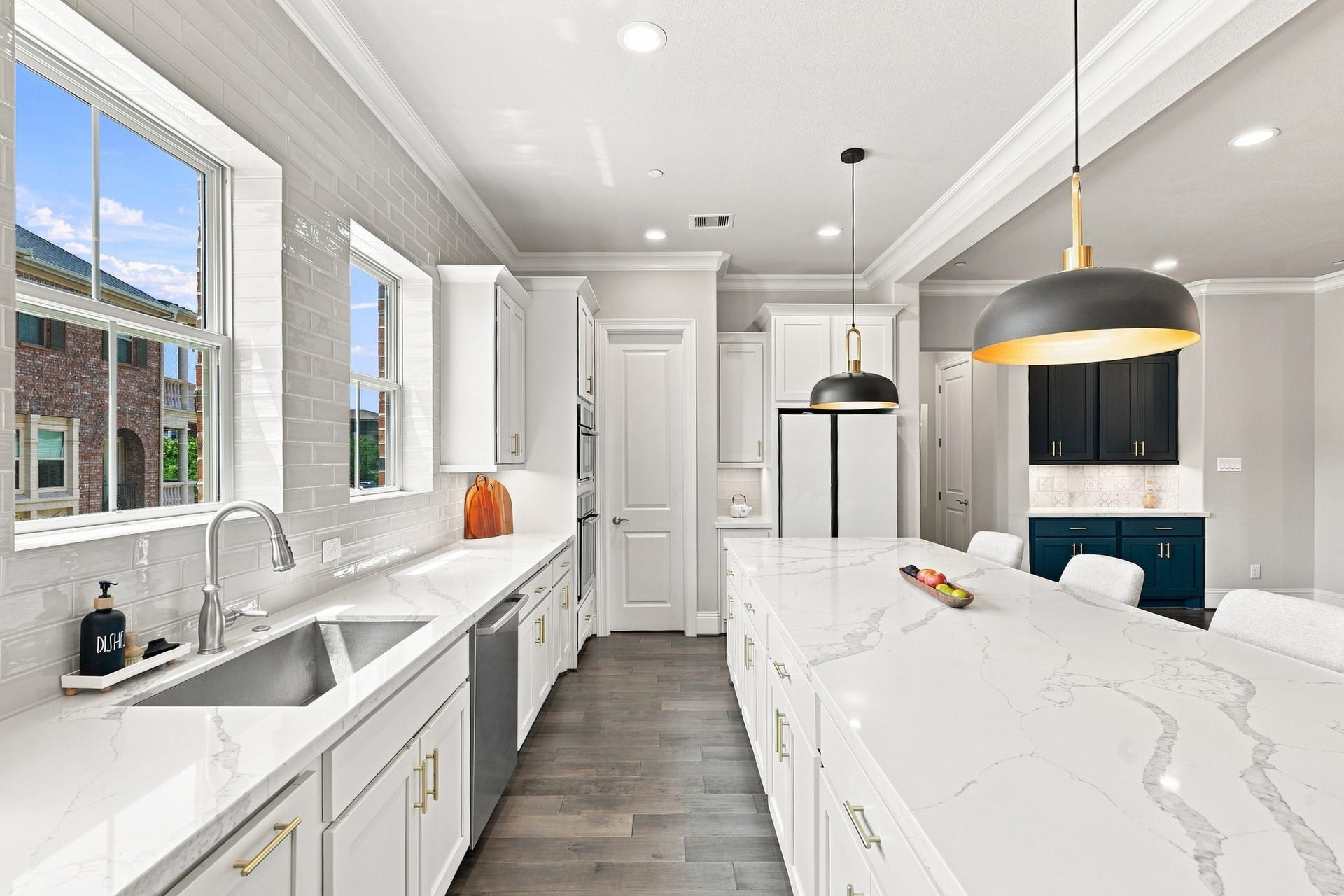 183 Grace Point Drive, Sugar Land, TX 77498 Perfect for gathering friends and family, Large walk- in pantry, Bar area and a sleek refrigerator is included
