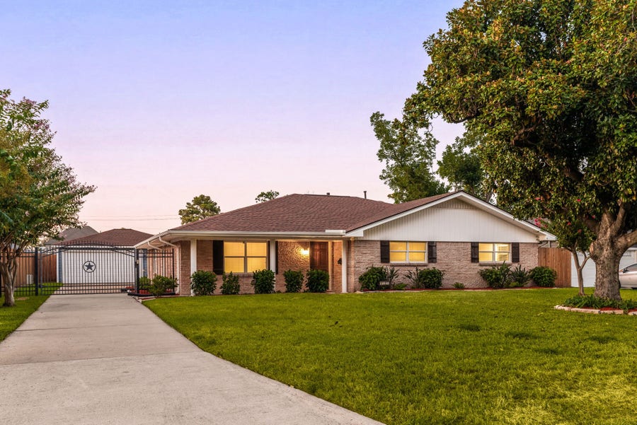 Property photo for 4508 Randwick Drive, Houston, TX