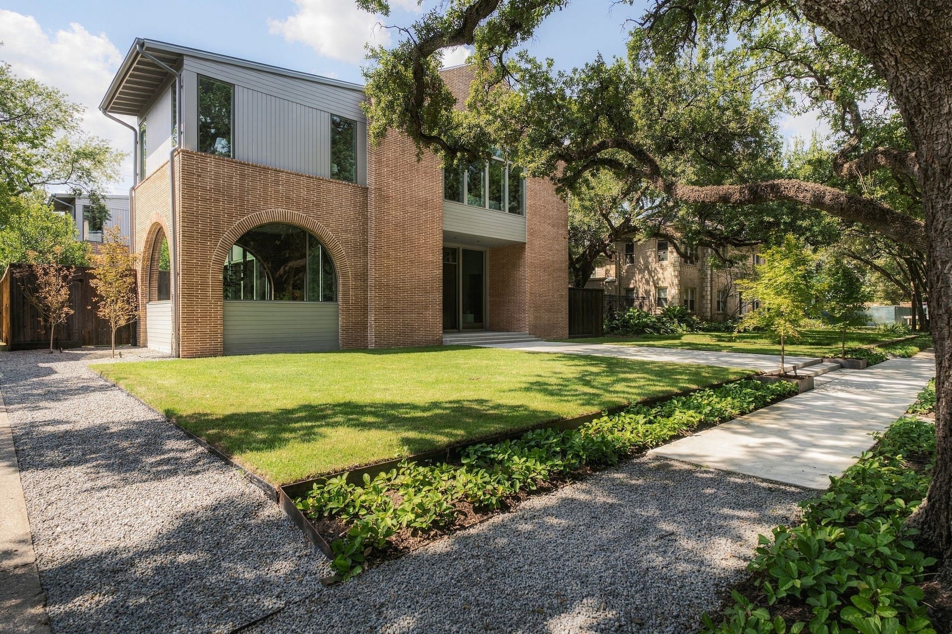 Set beneath mature oaks on a quiet, tree-lined street, the homes distinctive palette feels deeply connected to its Rice-area surroundings. Mid-Century elongated brick, Accoya & Thermory siding pair w/custom steel windows & thoughtful landscaping, while the graveled side yard creates a beautiful transition along the home.