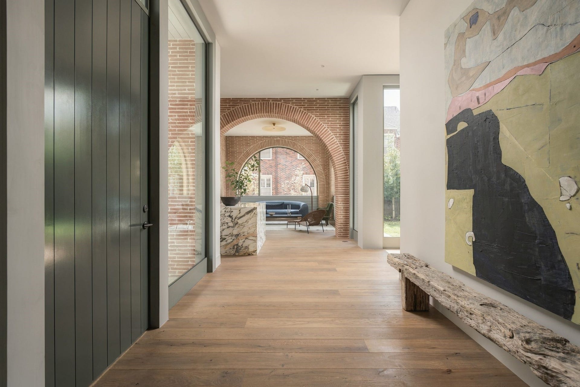 An impactful first impression upon entering. 12 ceilings, European white oak floors & a dedicated privacy wall designed to showcase art. Disciplined proportion & sight lines immediately draw you toward the wet bar & light-filled parlour beyond, beginning the intentional procession through the home.