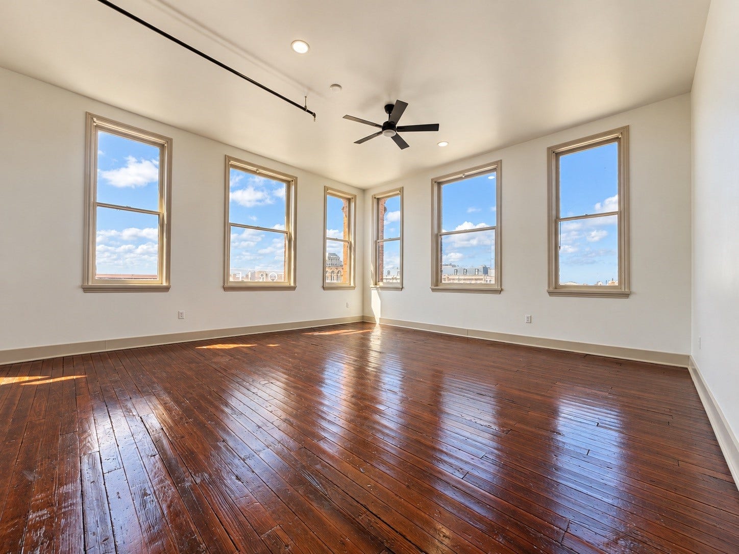 2221 Market Street, #401, Galveston, TX 77550 Living Room