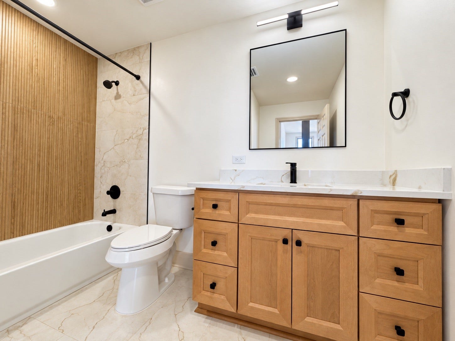 2221 Market Street, #401, Galveston, TX 77550 Bathroom