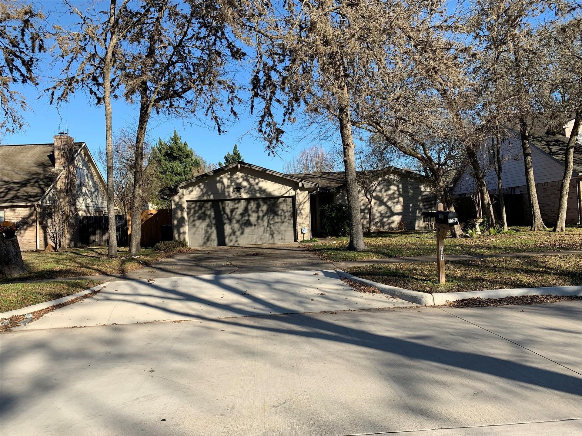 1126 Pinecroft Drive, Sugar Land, TX 77498 1126 Pinecroft Drive, Sugar Land, TX 77498