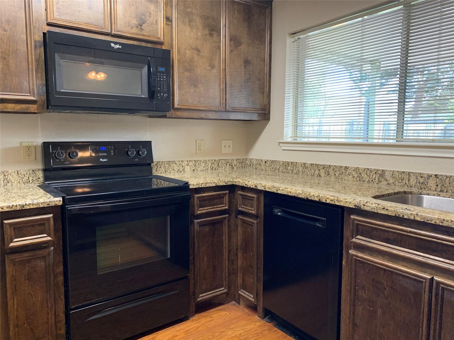 1126 Pinecroft Drive, Sugar Land, TX 77498 1126 Pinecroft Drive, Sugar Land, TX 77498