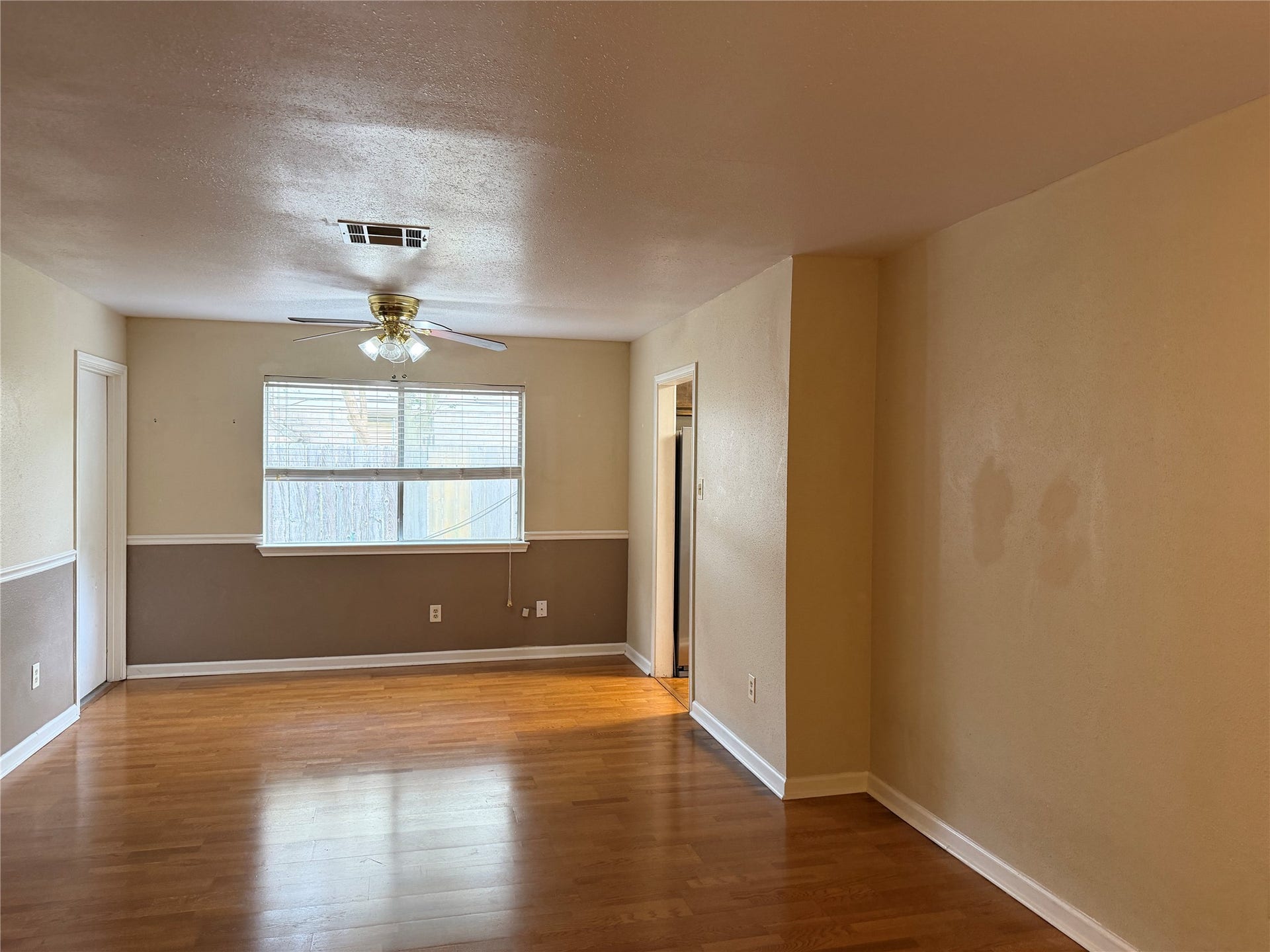 1126 Pinecroft Drive, Sugar Land, TX 77498 1126 Pinecroft Drive, Sugar Land, TX 77498