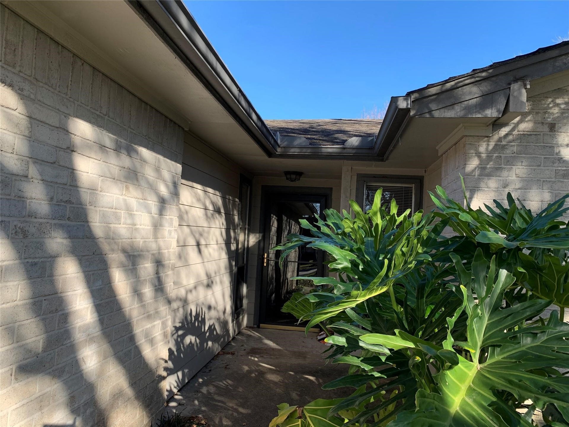 1126 Pinecroft Drive, Sugar Land, TX 77498 1126 Pinecroft Drive, Sugar Land, TX 77498