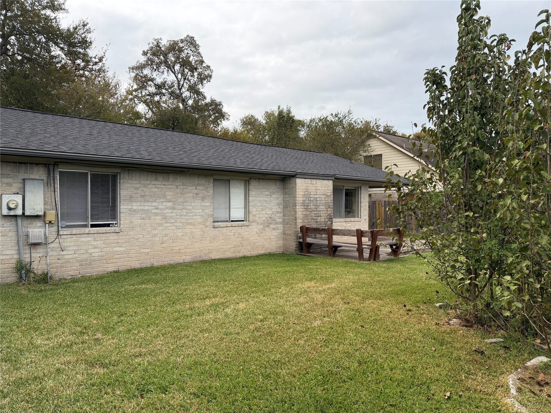 1126 Pinecroft Drive, Sugar Land, TX 77498 1126 Pinecroft Drive, Sugar Land, TX 77498