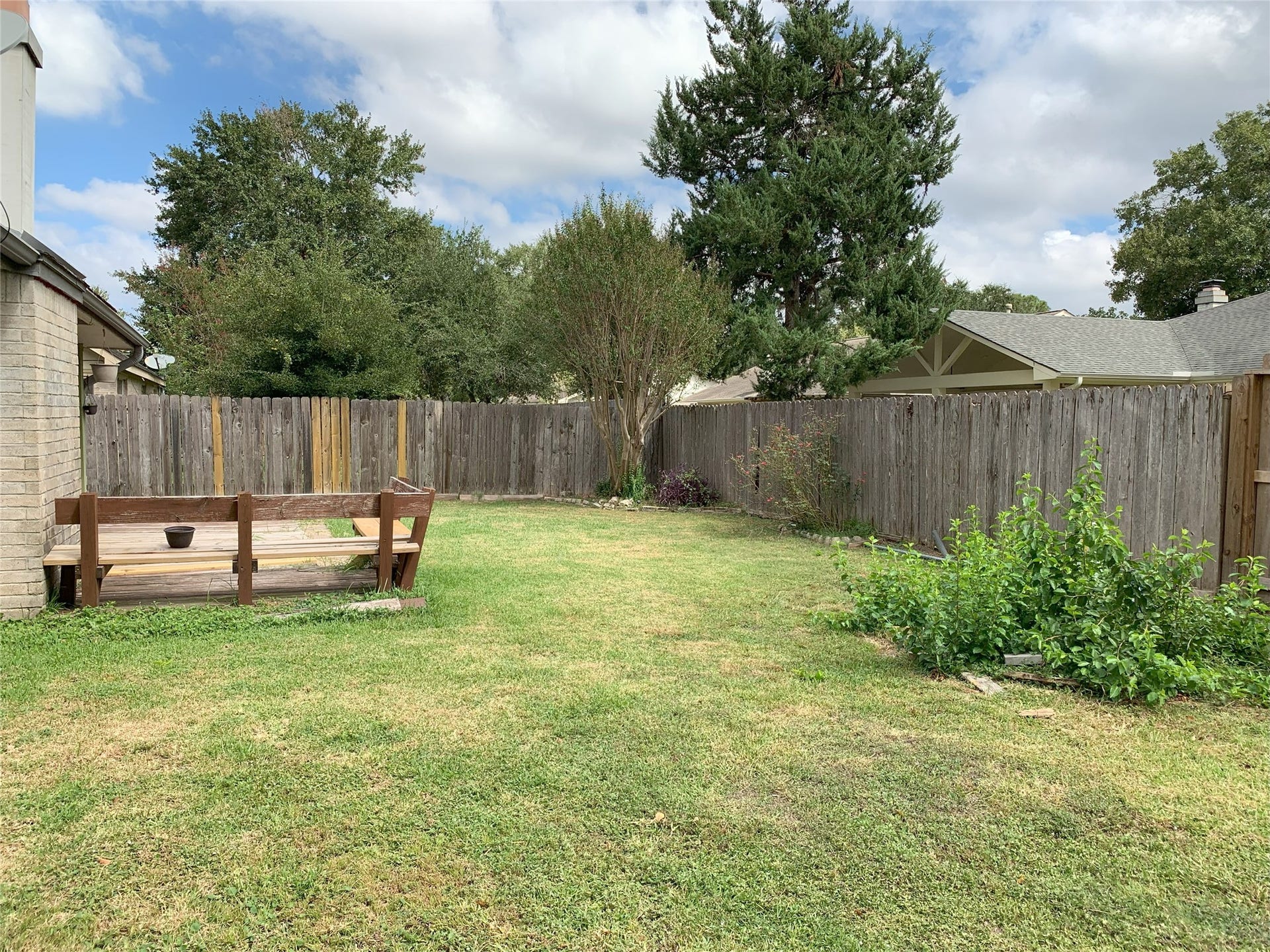 1126 Pinecroft Drive, Sugar Land, TX 77498 1126 Pinecroft Drive, Sugar Land, TX 77498