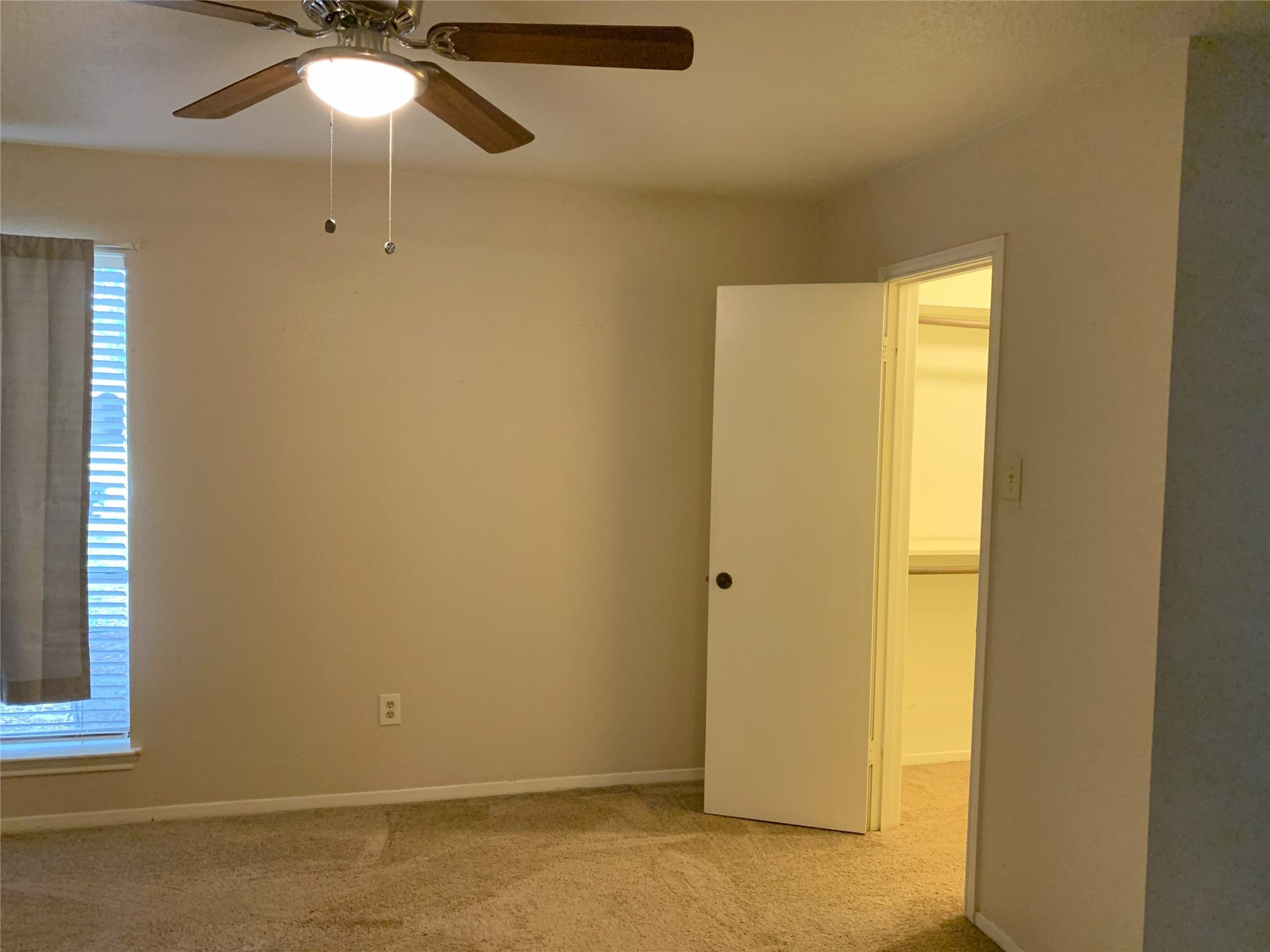 1126 Pinecroft Drive, Sugar Land, TX 77498 1126 Pinecroft Drive, Sugar Land, TX 77498