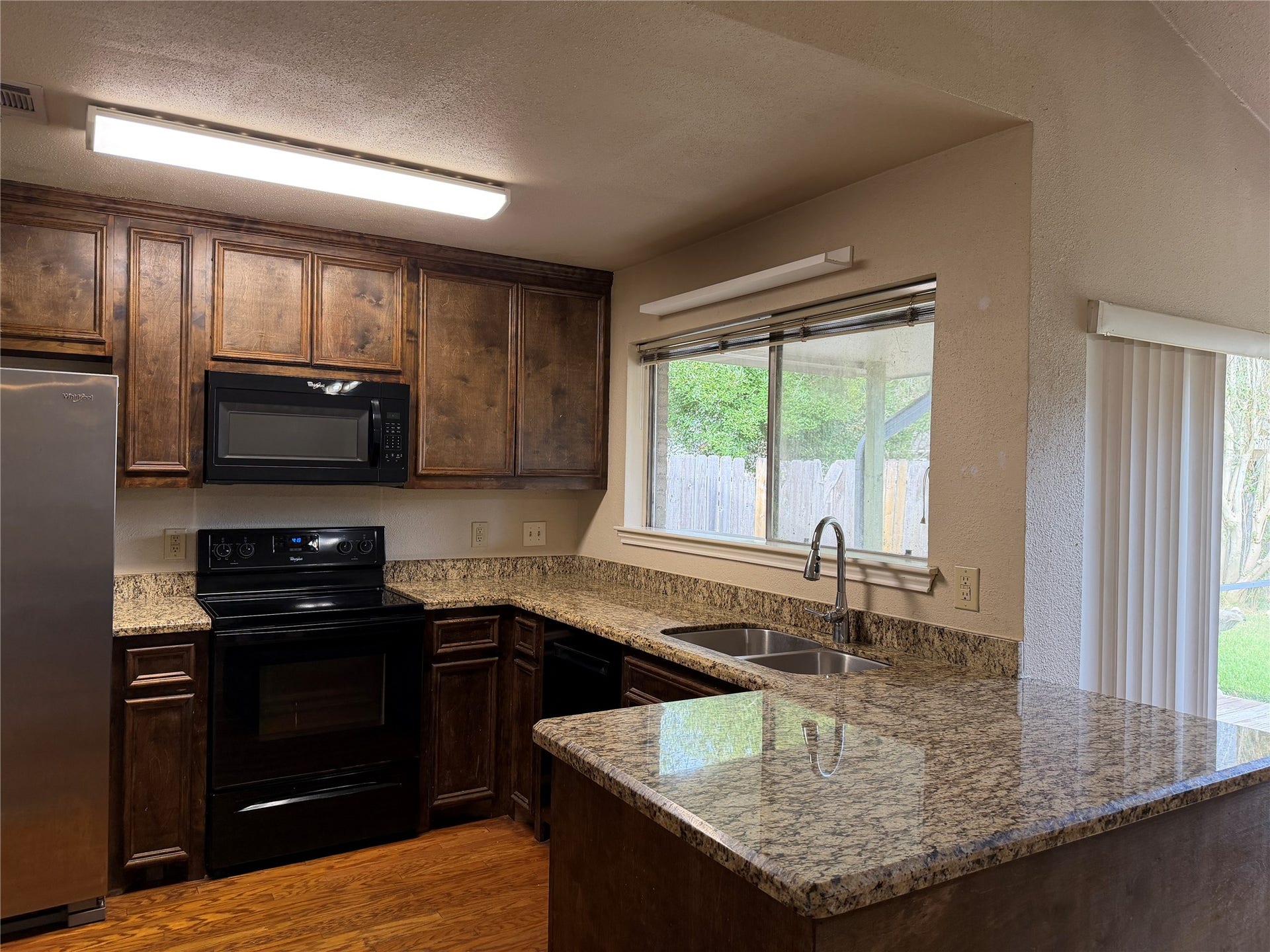 1126 Pinecroft Drive, Sugar Land, TX 77498 1126 Pinecroft Drive, Sugar Land, TX 77498