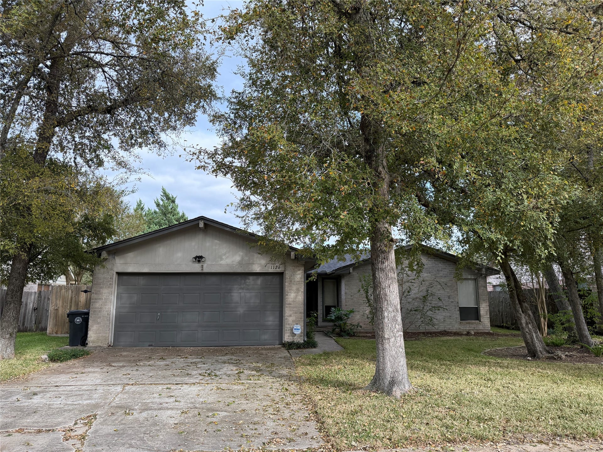 1126 Pinecroft Drive, Sugar Land, TX 77498 1126 Pinecroft Drive, Sugar Land, TX 77498