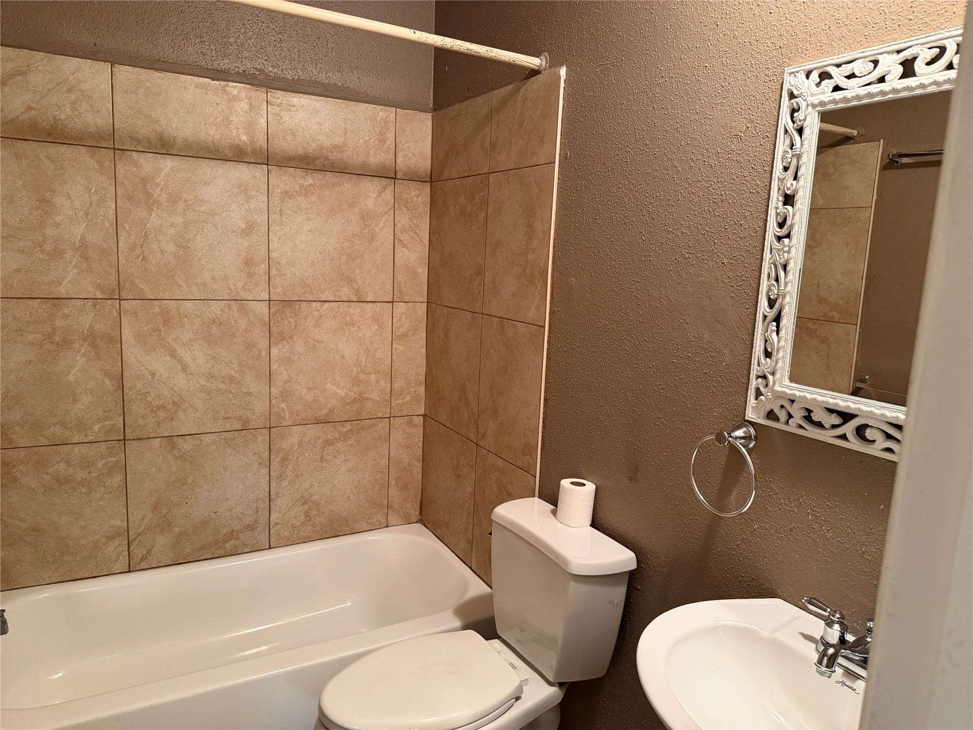 1126 Pinecroft Drive, Sugar Land, TX 77498 1126 Pinecroft Drive, Sugar Land, TX 77498