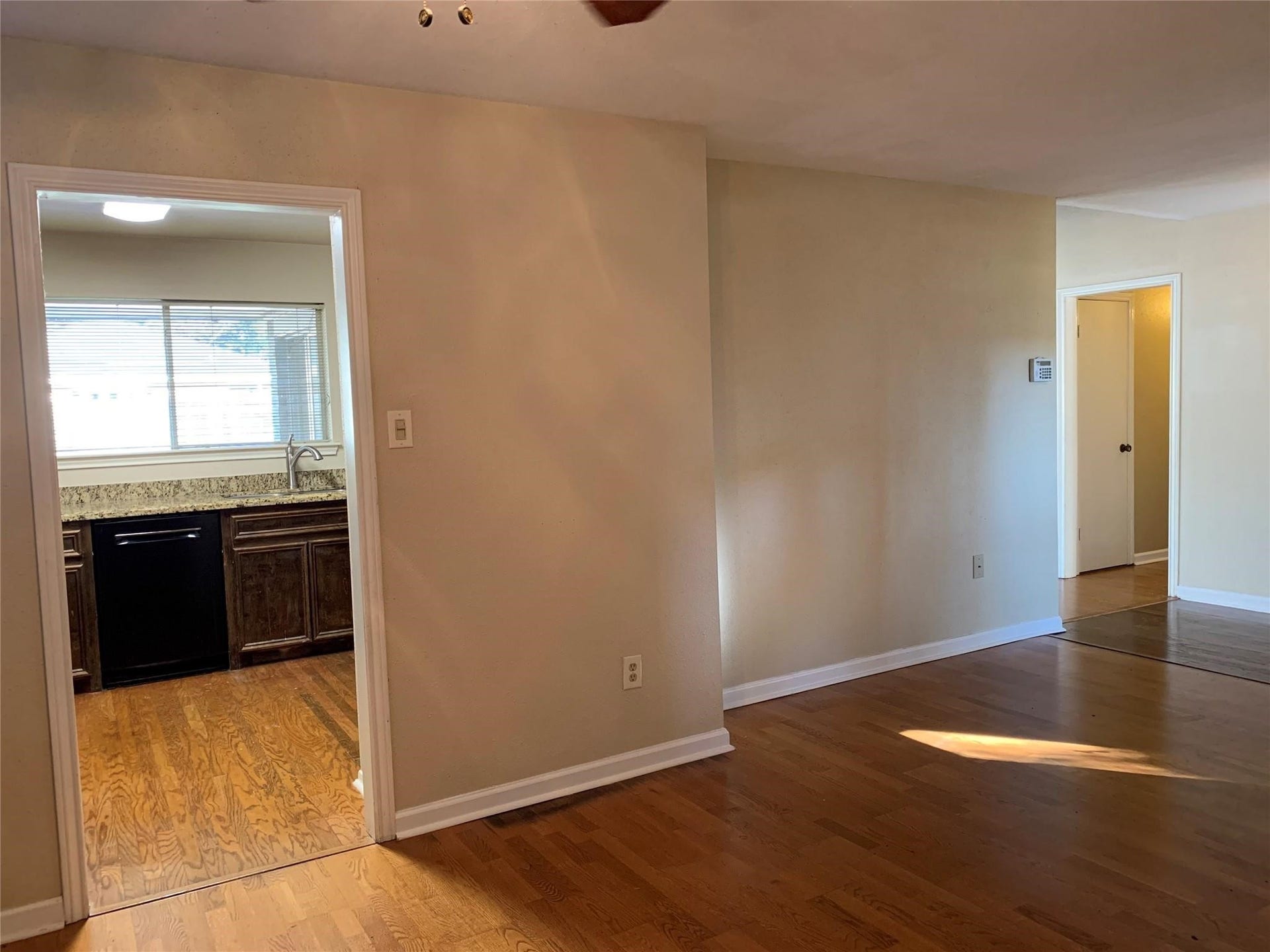 1126 Pinecroft Drive, Sugar Land, TX 77498 1126 Pinecroft Drive, Sugar Land, TX 77498