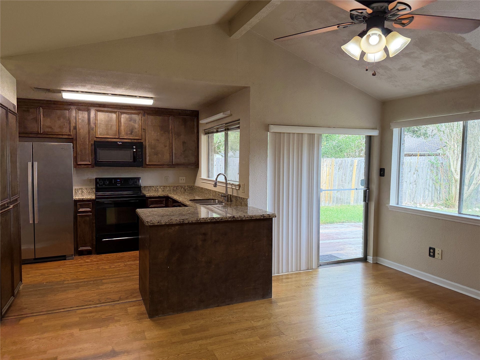 1126 Pinecroft Drive, Sugar Land, TX 77498 1126 Pinecroft Drive, Sugar Land, TX 77498