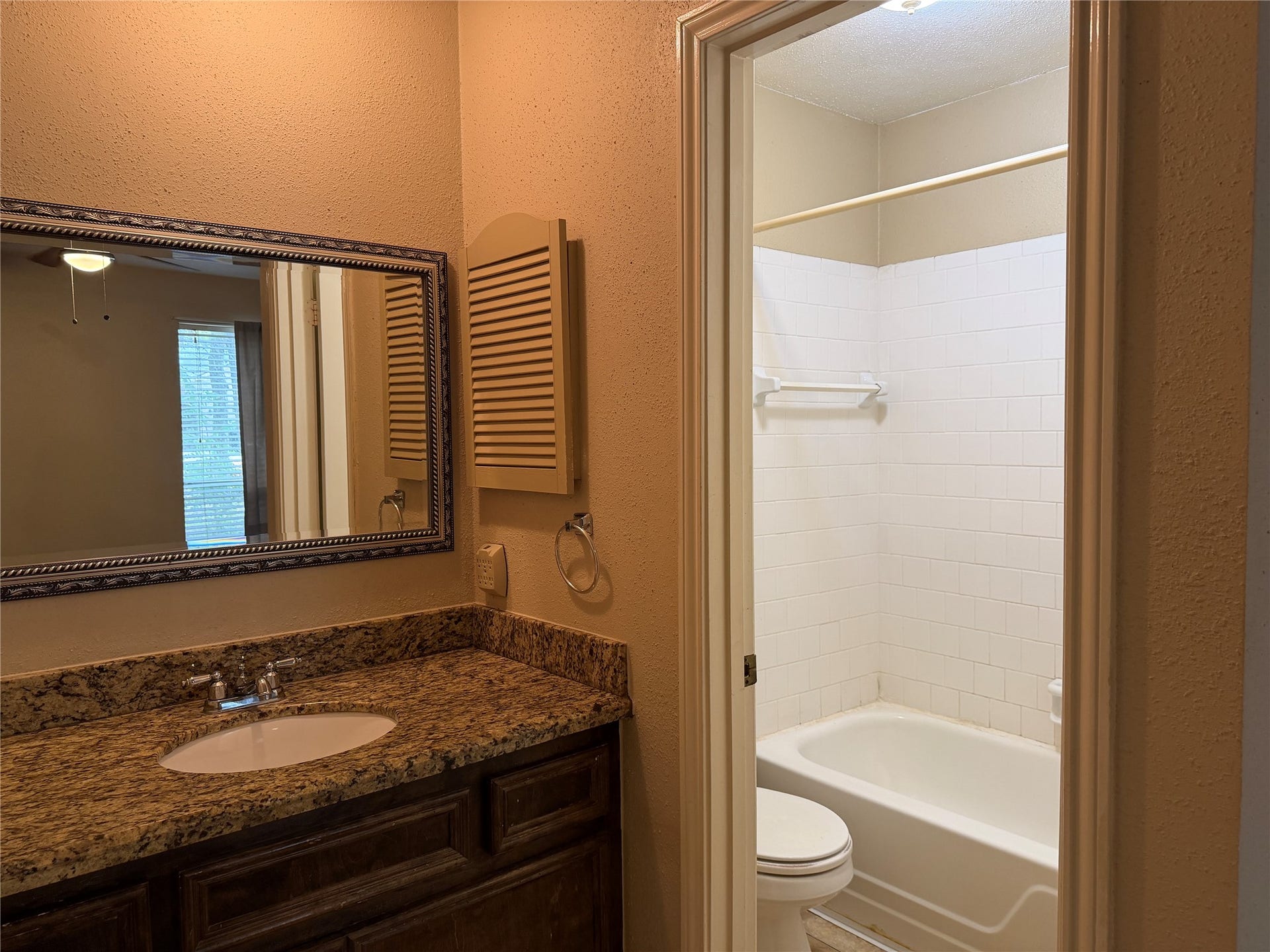 1126 Pinecroft Drive, Sugar Land, TX 77498 1126 Pinecroft Drive, Sugar Land, TX 77498