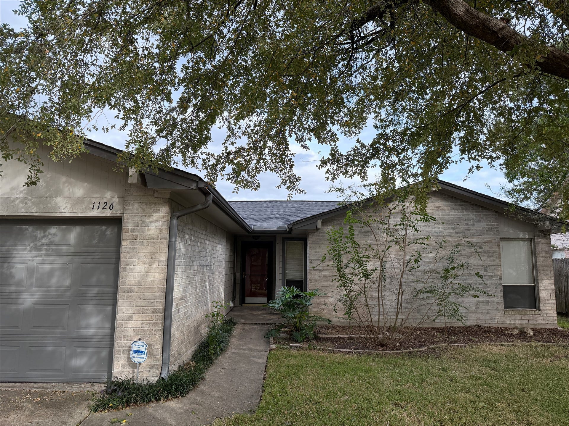 1126 Pinecroft Drive, Sugar Land, TX 77498 1126 Pinecroft Drive, Sugar Land, TX 77498
