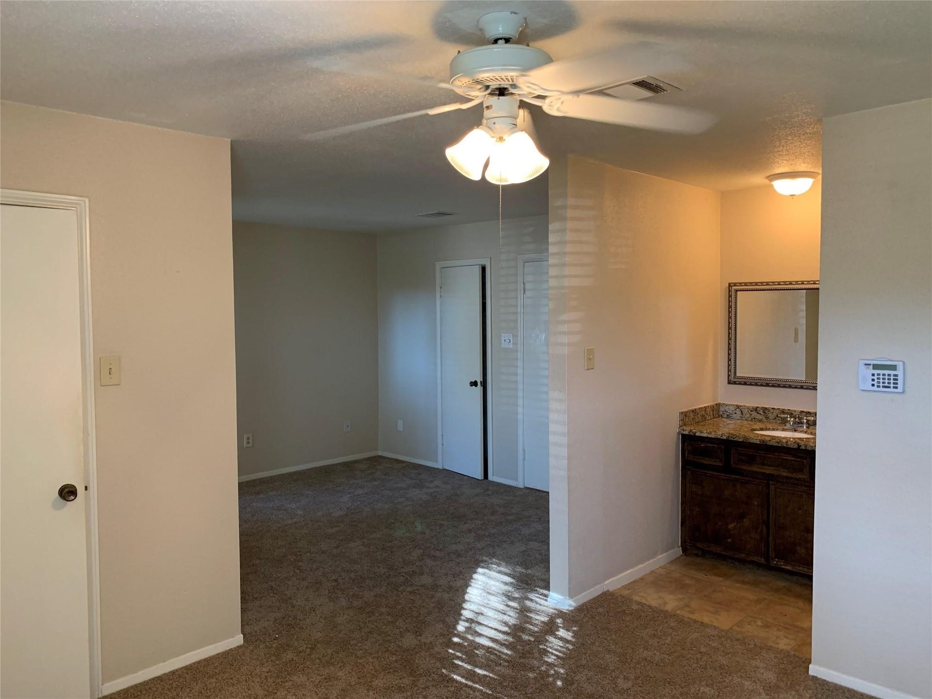1126 Pinecroft Drive, Sugar Land, TX 77498 1126 Pinecroft Drive, Sugar Land, TX 77498